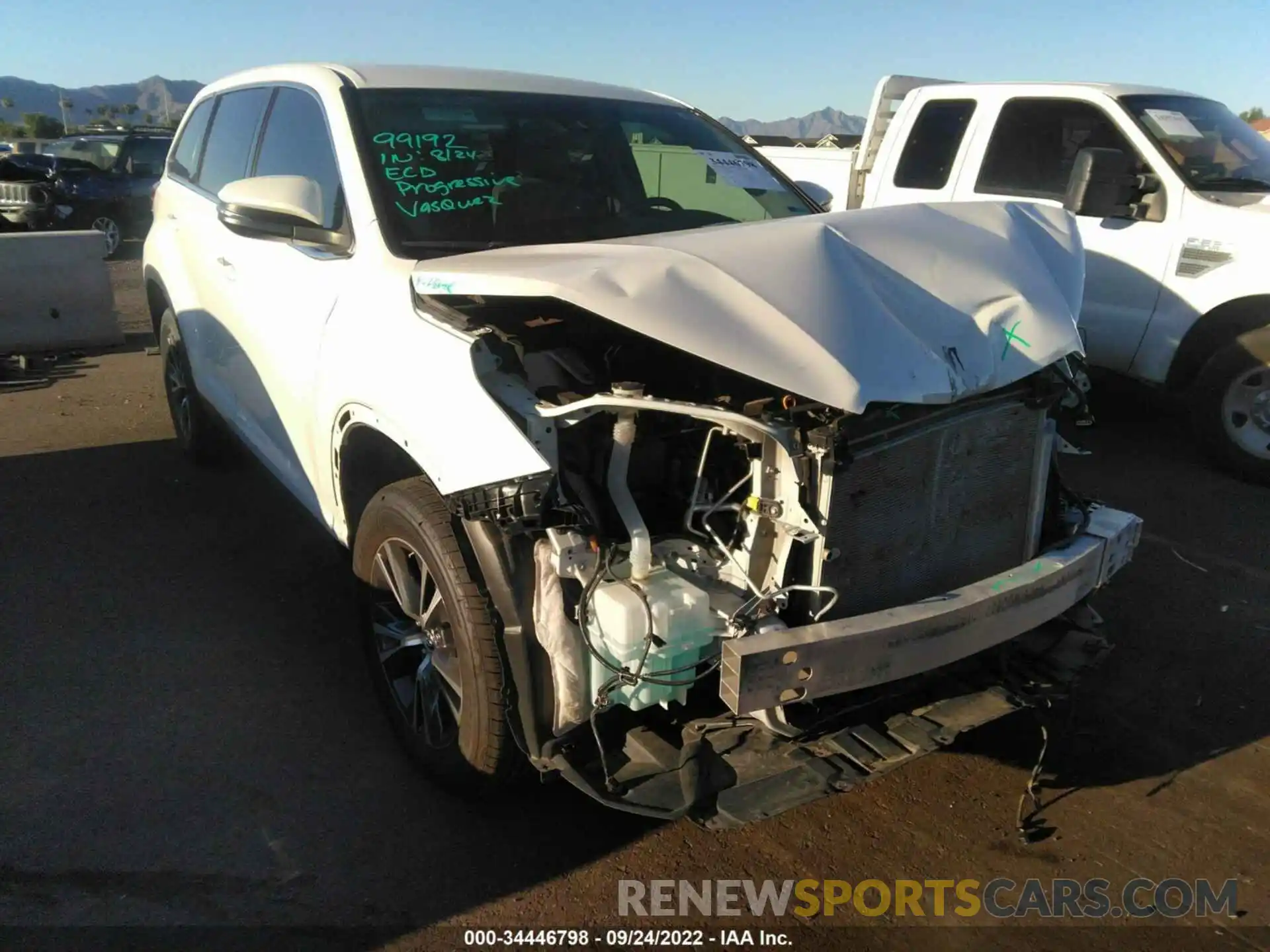 1 Photograph of a damaged car 5TDZZRFH2KS299814 TOYOTA HIGHLANDER 2019