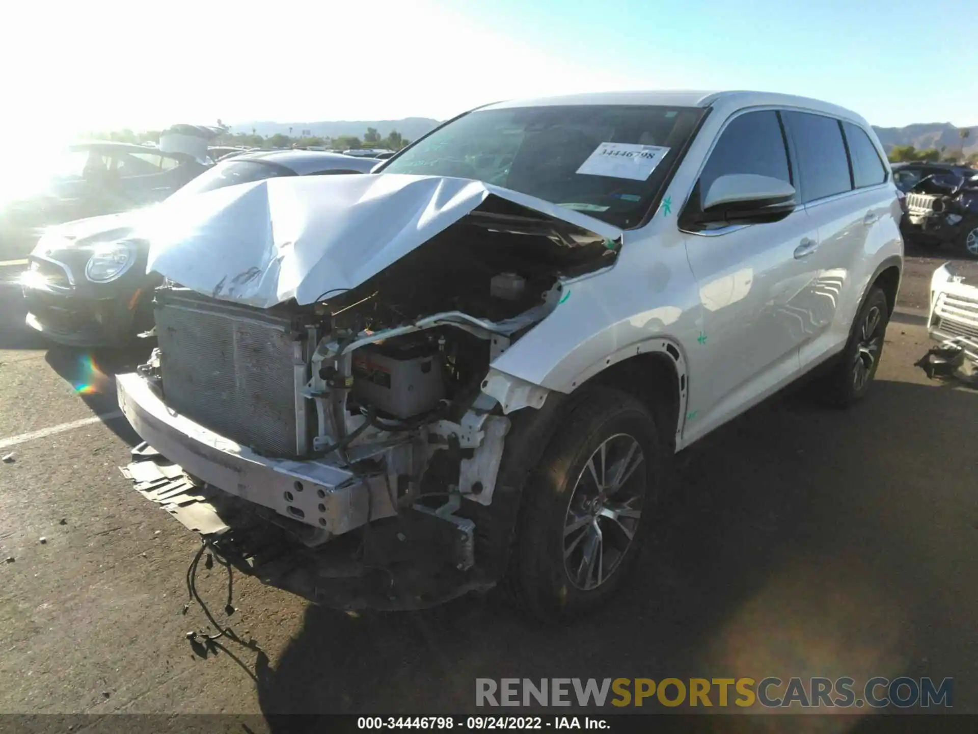 2 Photograph of a damaged car 5TDZZRFH2KS299814 TOYOTA HIGHLANDER 2019