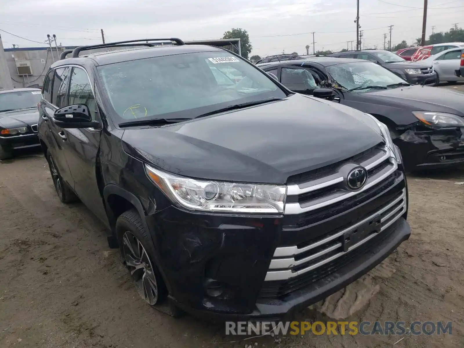 1 Photograph of a damaged car 5TDZZRFH2KS300069 TOYOTA HIGHLANDER 2019