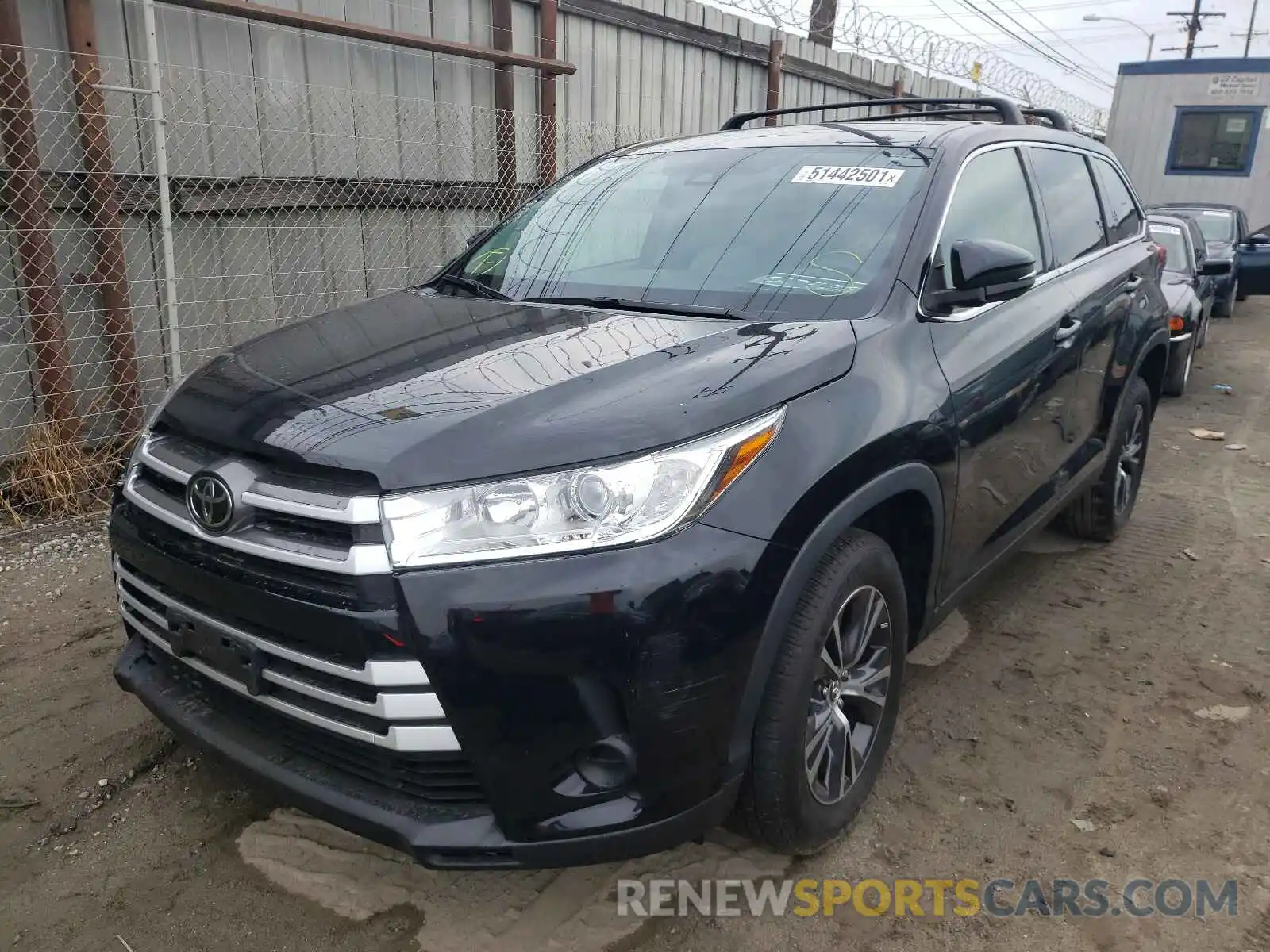 2 Photograph of a damaged car 5TDZZRFH2KS300069 TOYOTA HIGHLANDER 2019