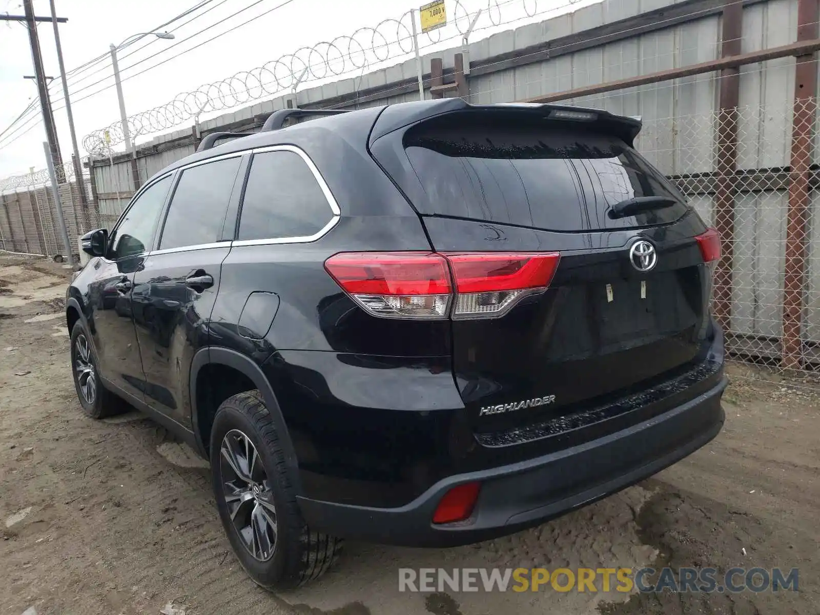 3 Photograph of a damaged car 5TDZZRFH2KS300069 TOYOTA HIGHLANDER 2019