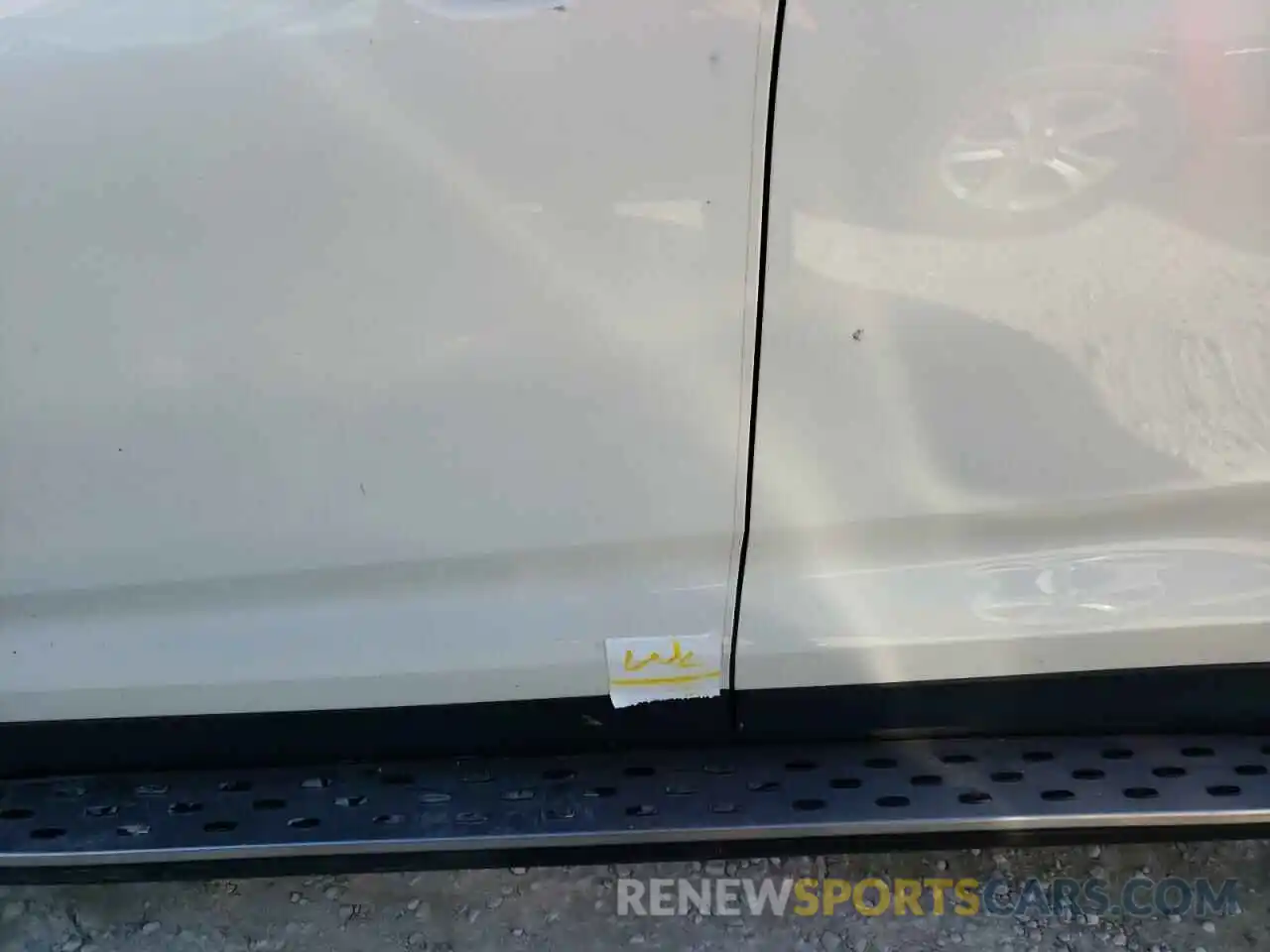 9 Photograph of a damaged car 5TDZZRFH2KS302291 TOYOTA HIGHLANDER 2019