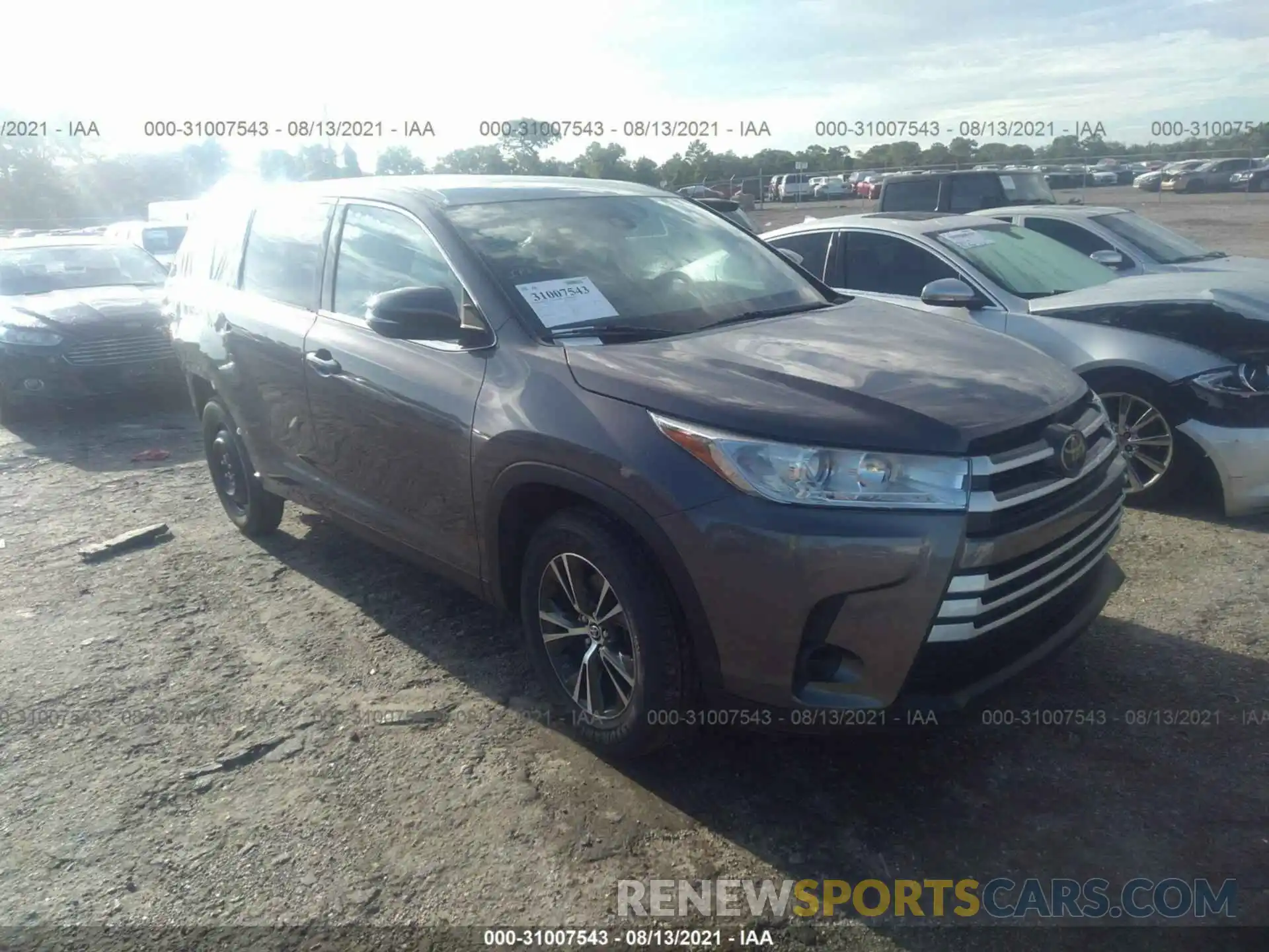 1 Photograph of a damaged car 5TDZZRFH2KS303330 TOYOTA HIGHLANDER 2019