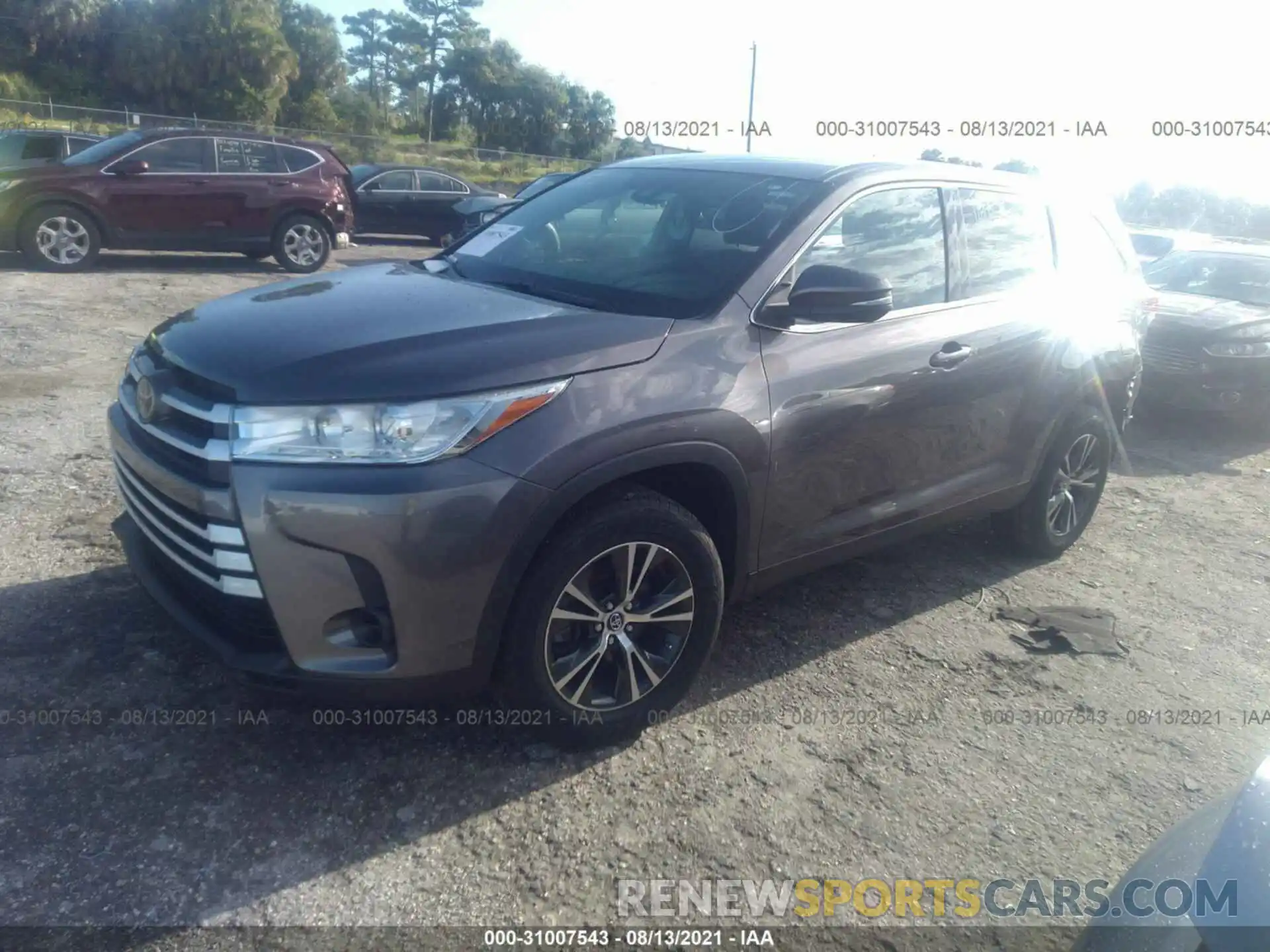 2 Photograph of a damaged car 5TDZZRFH2KS303330 TOYOTA HIGHLANDER 2019