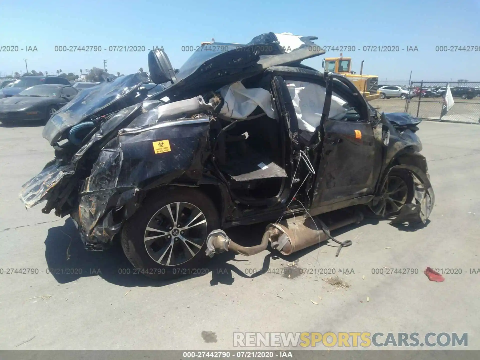 4 Photograph of a damaged car 5TDZZRFH2KS309838 TOYOTA HIGHLANDER 2019