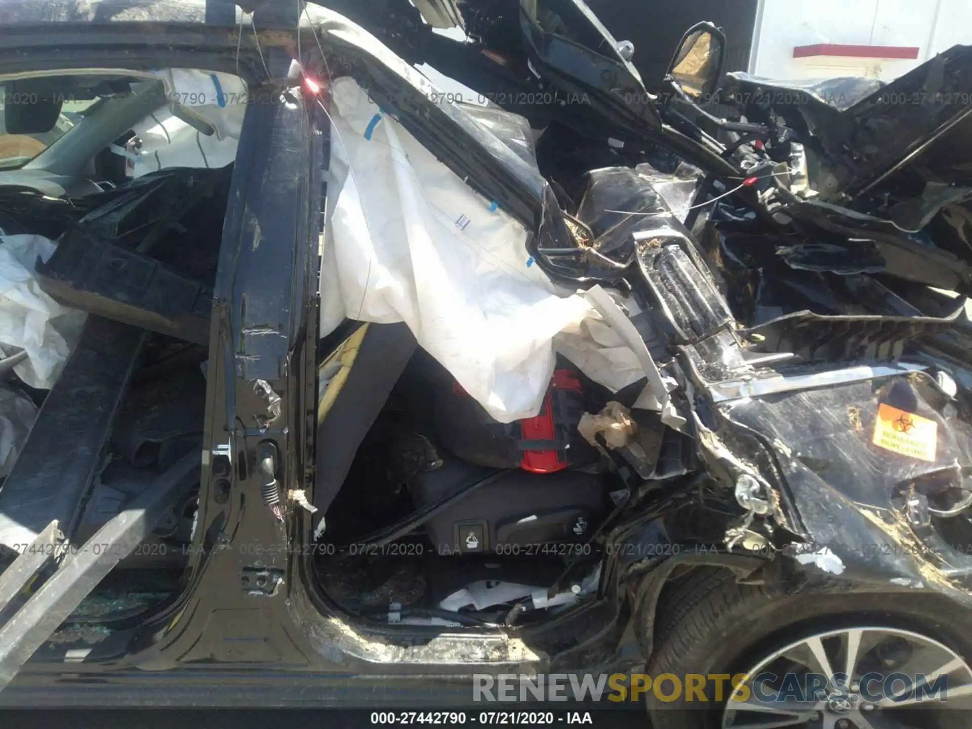 8 Photograph of a damaged car 5TDZZRFH2KS309838 TOYOTA HIGHLANDER 2019