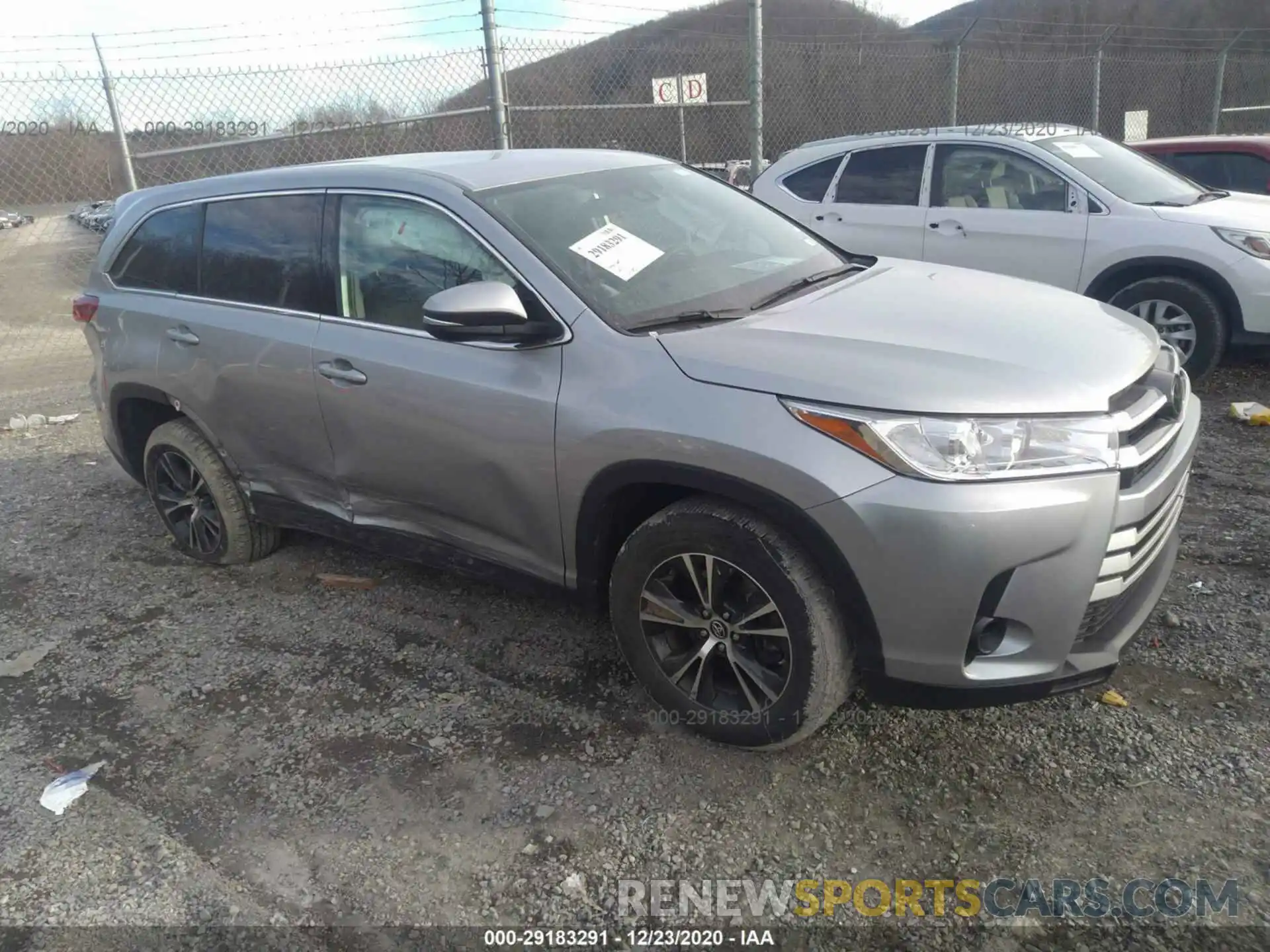 1 Photograph of a damaged car 5TDZZRFH2KS313629 TOYOTA HIGHLANDER 2019