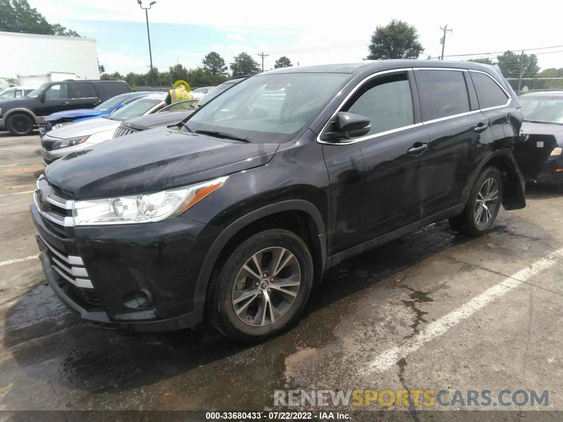 2 Photograph of a damaged car 5TDZZRFH2KS316210 TOYOTA HIGHLANDER 2019