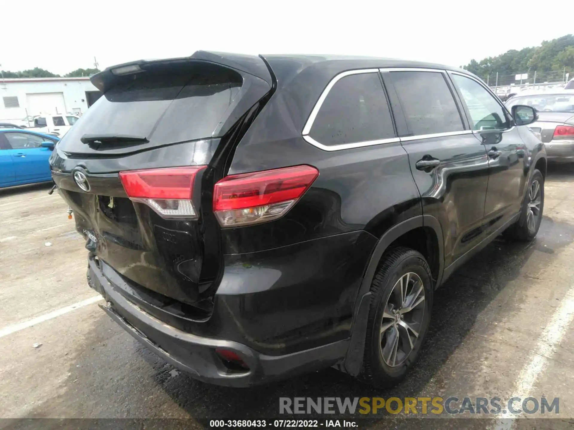 4 Photograph of a damaged car 5TDZZRFH2KS316210 TOYOTA HIGHLANDER 2019