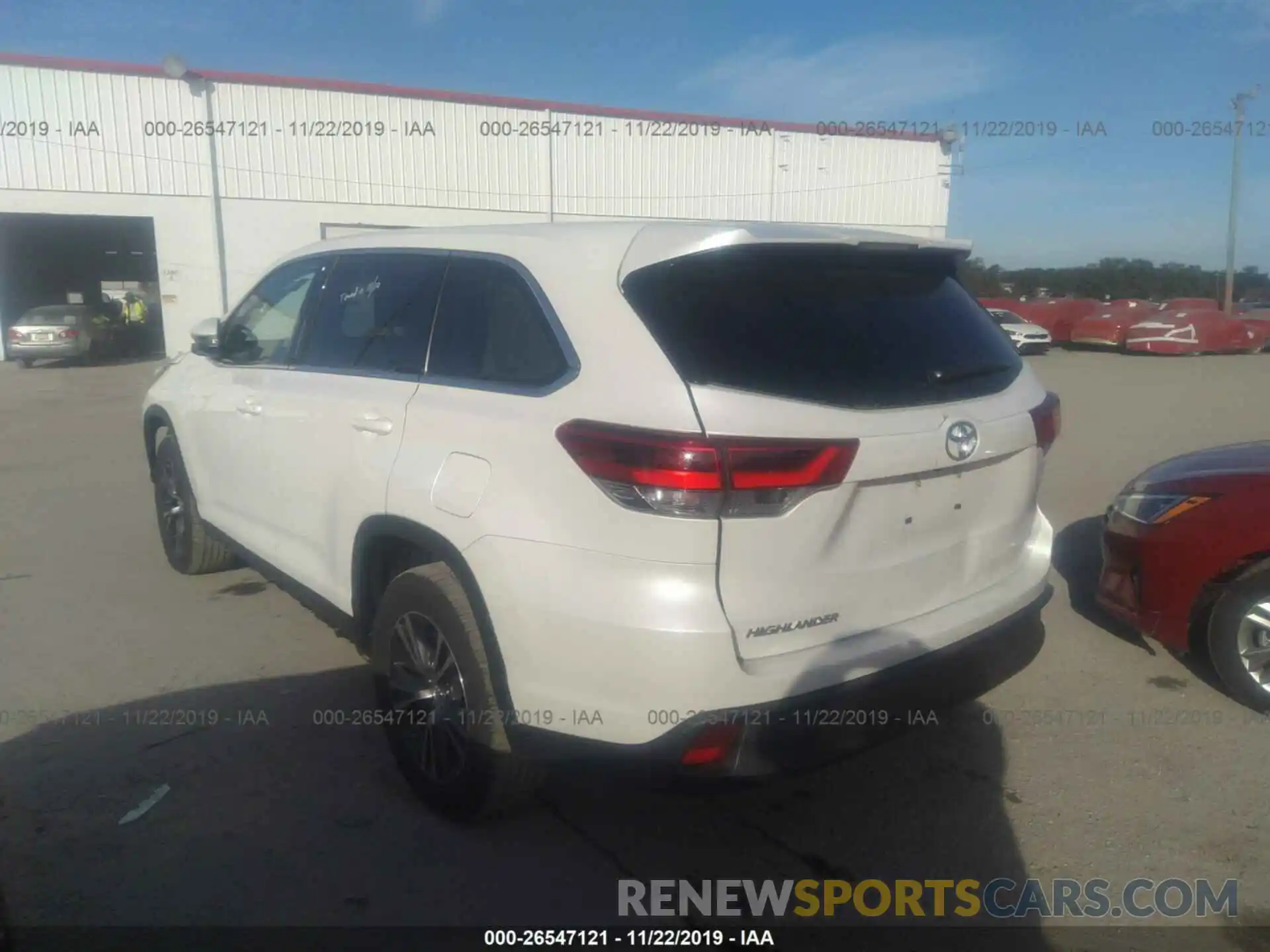 3 Photograph of a damaged car 5TDZZRFH2KS321116 TOYOTA HIGHLANDER 2019