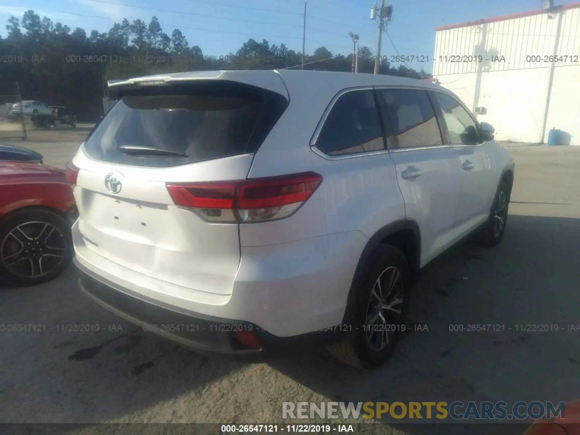 4 Photograph of a damaged car 5TDZZRFH2KS321116 TOYOTA HIGHLANDER 2019