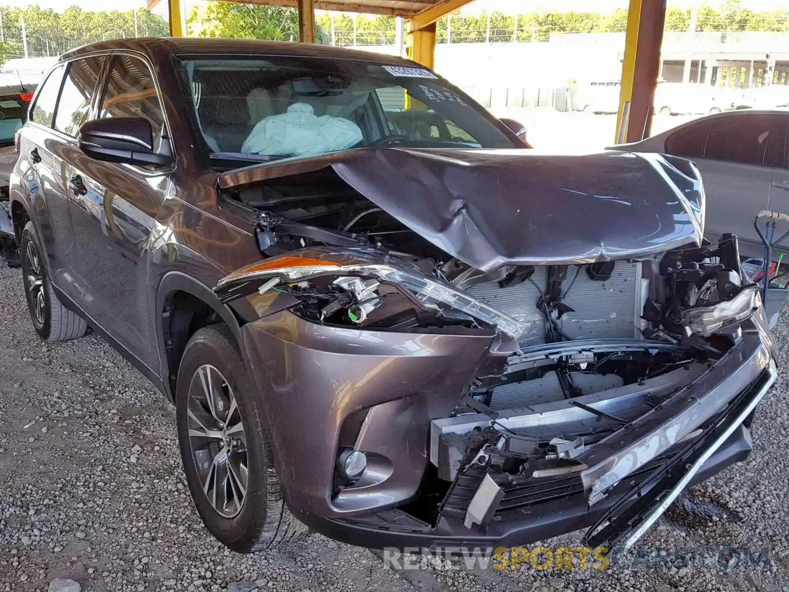 1 Photograph of a damaged car 5TDZZRFH2KS322945 TOYOTA HIGHLANDER 2019