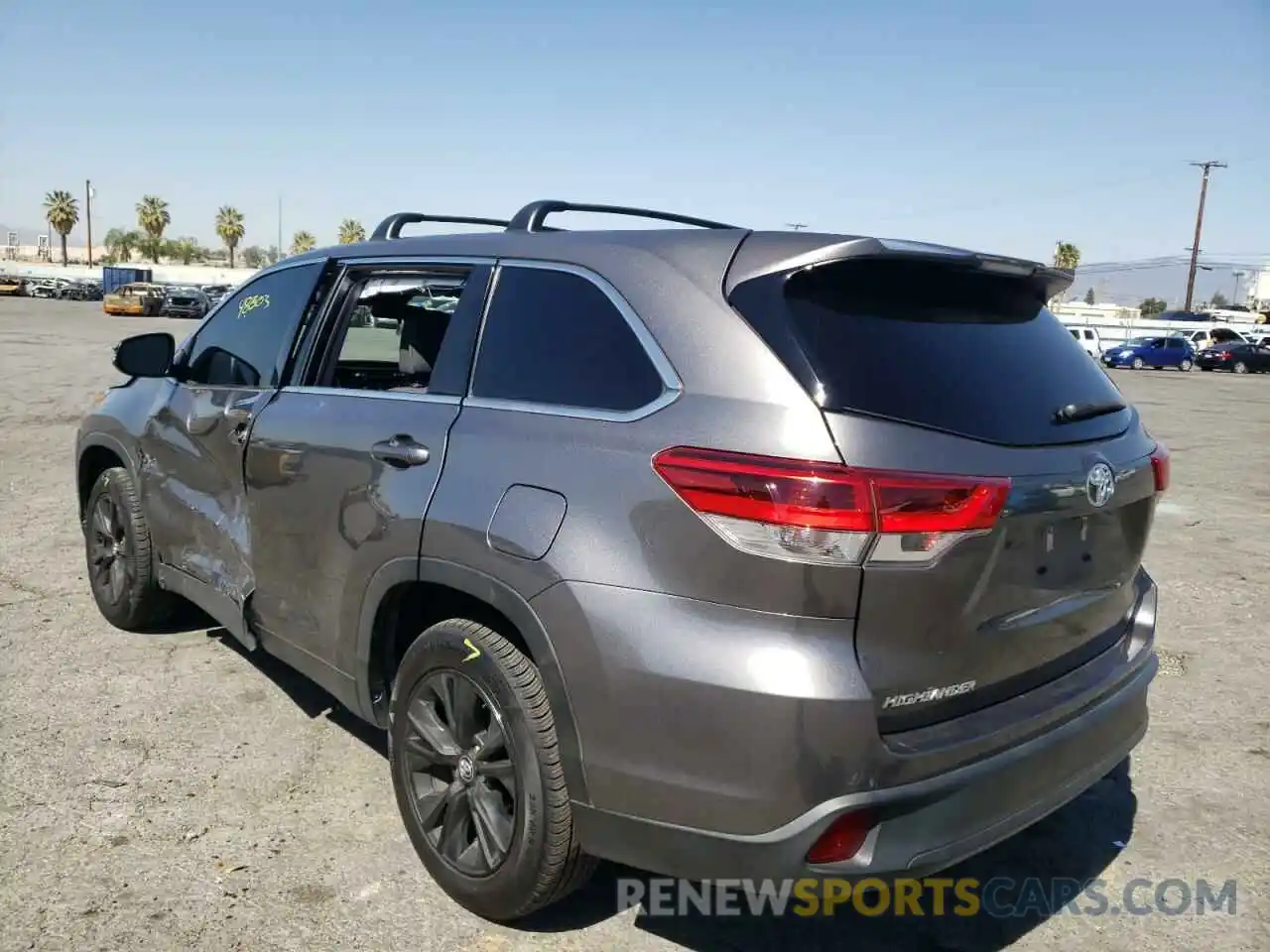 3 Photograph of a damaged car 5TDZZRFH2KS328860 TOYOTA HIGHLANDER 2019