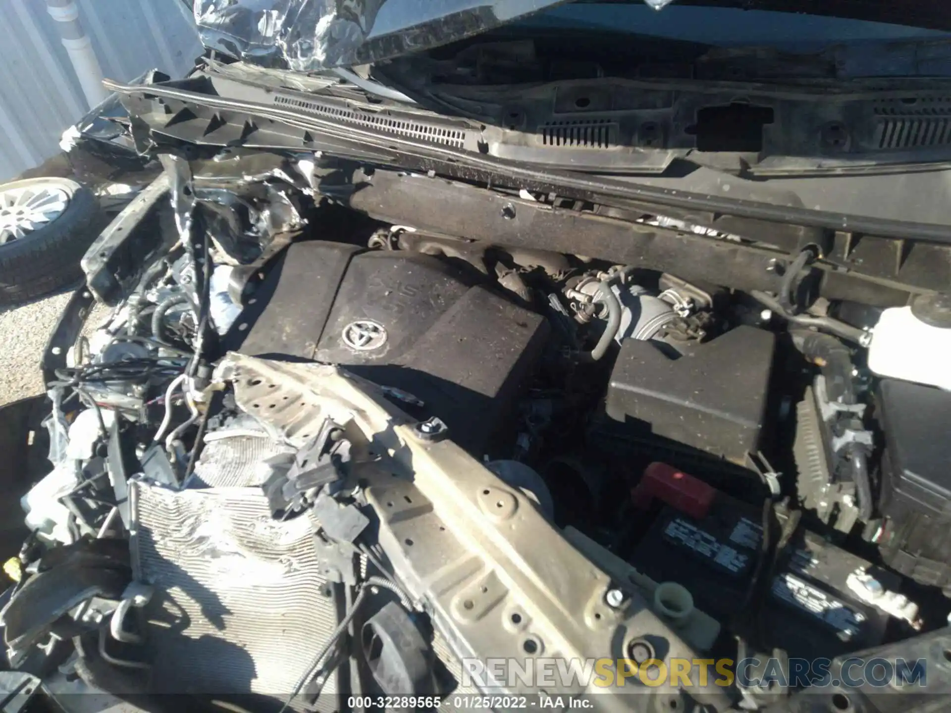 10 Photograph of a damaged car 5TDZZRFH2KS329524 TOYOTA HIGHLANDER 2019