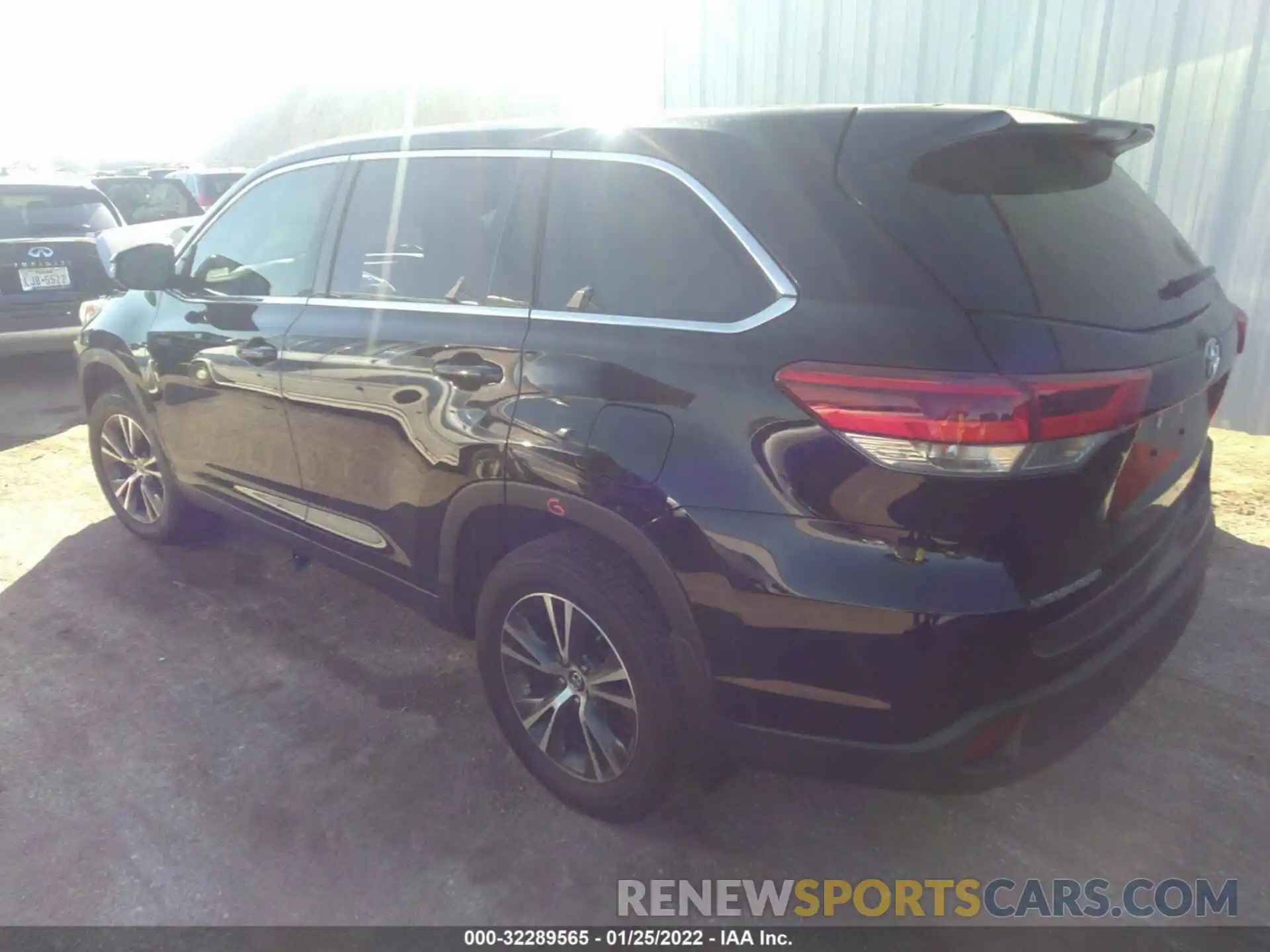 3 Photograph of a damaged car 5TDZZRFH2KS329524 TOYOTA HIGHLANDER 2019