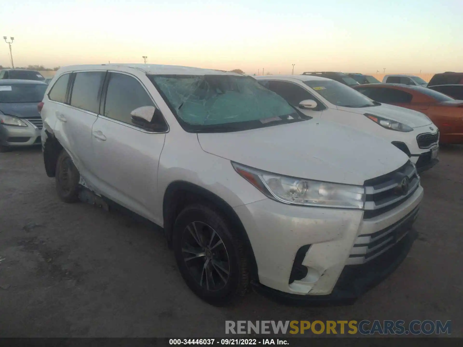 1 Фотография поврежденного автомобиля 5TDZZRFH2KS330219 TOYOTA HIGHLANDER 2019