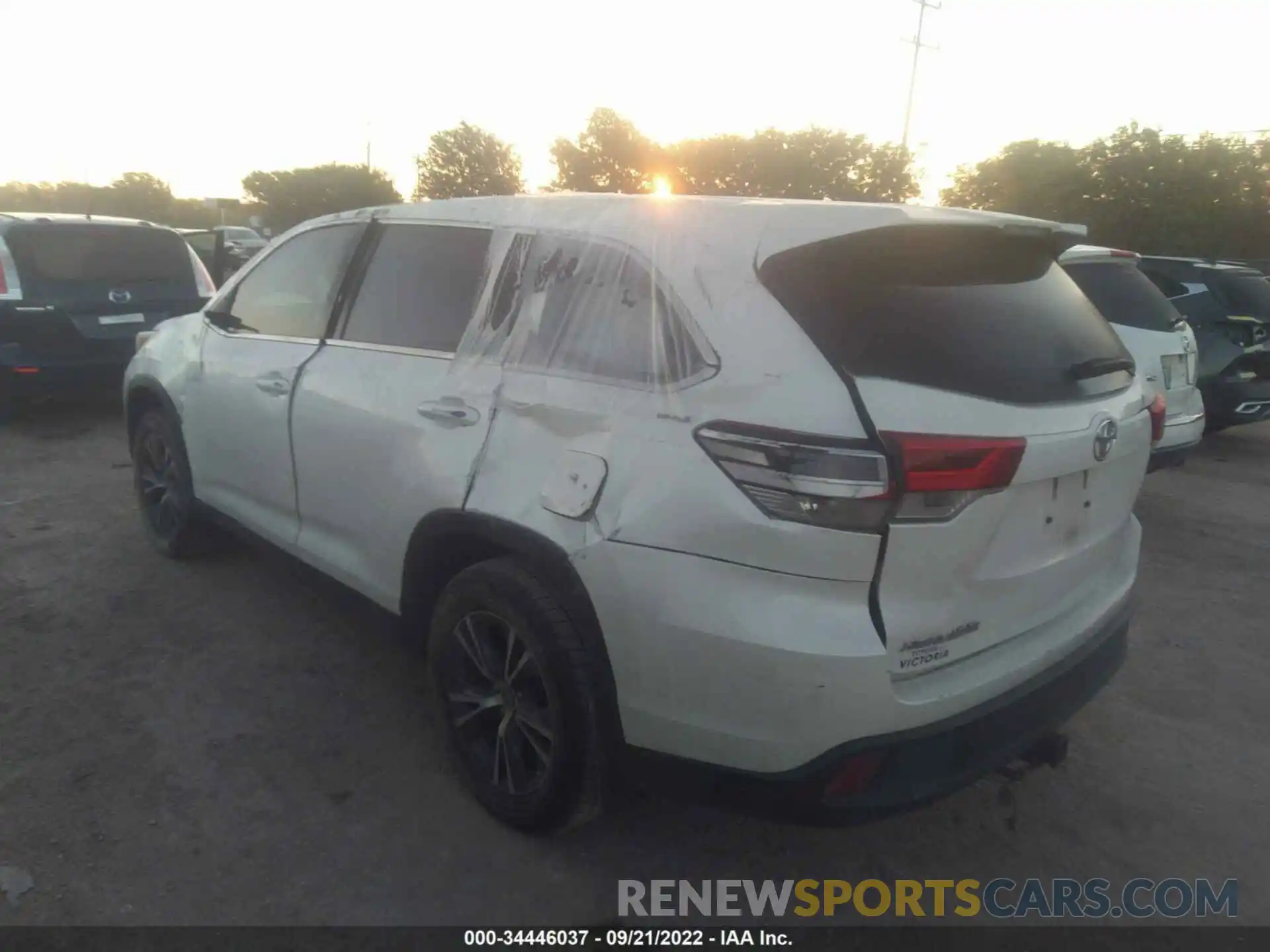 3 Фотография поврежденного автомобиля 5TDZZRFH2KS330219 TOYOTA HIGHLANDER 2019