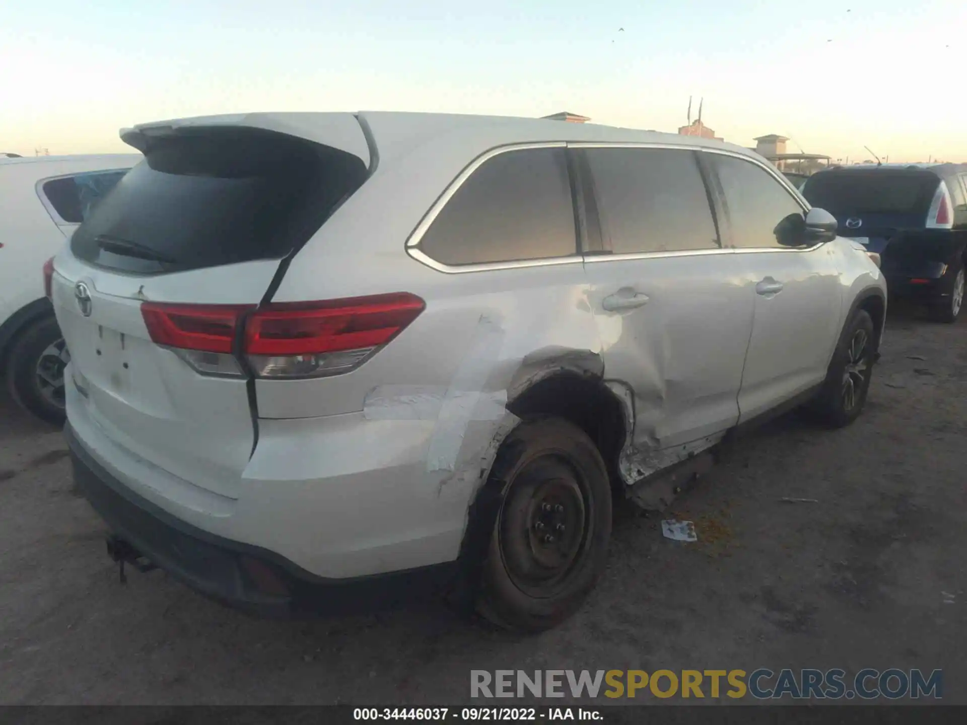 4 Фотография поврежденного автомобиля 5TDZZRFH2KS330219 TOYOTA HIGHLANDER 2019