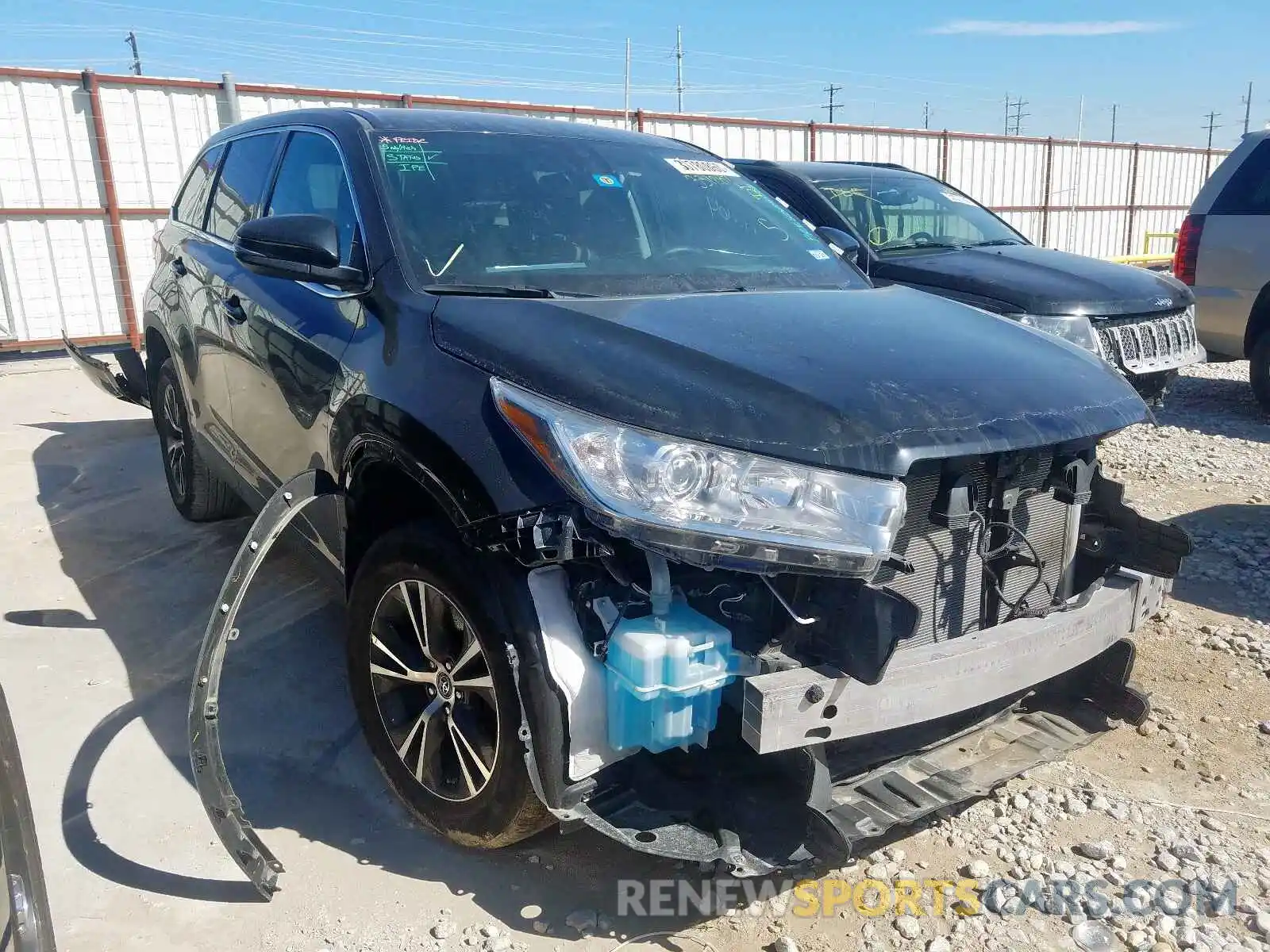 1 Photograph of a damaged car 5TDZZRFH2KS331287 TOYOTA HIGHLANDER 2019