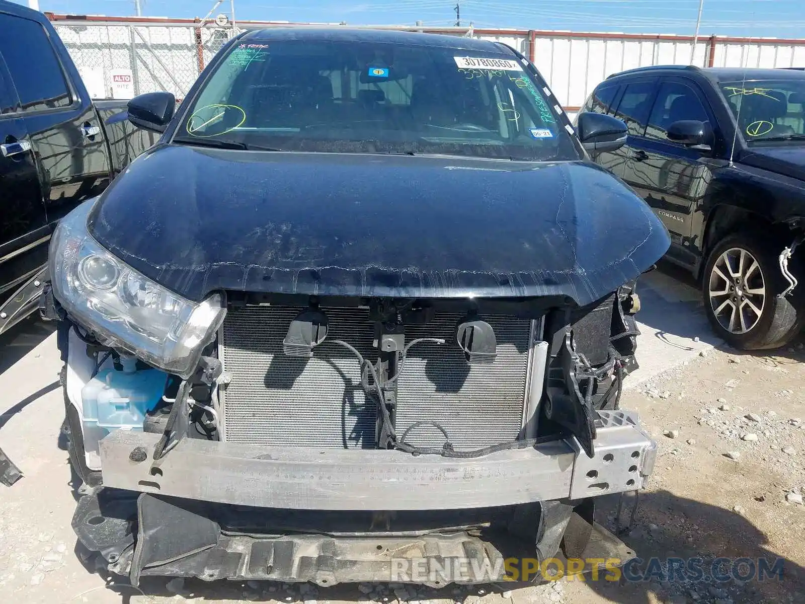 9 Photograph of a damaged car 5TDZZRFH2KS331287 TOYOTA HIGHLANDER 2019