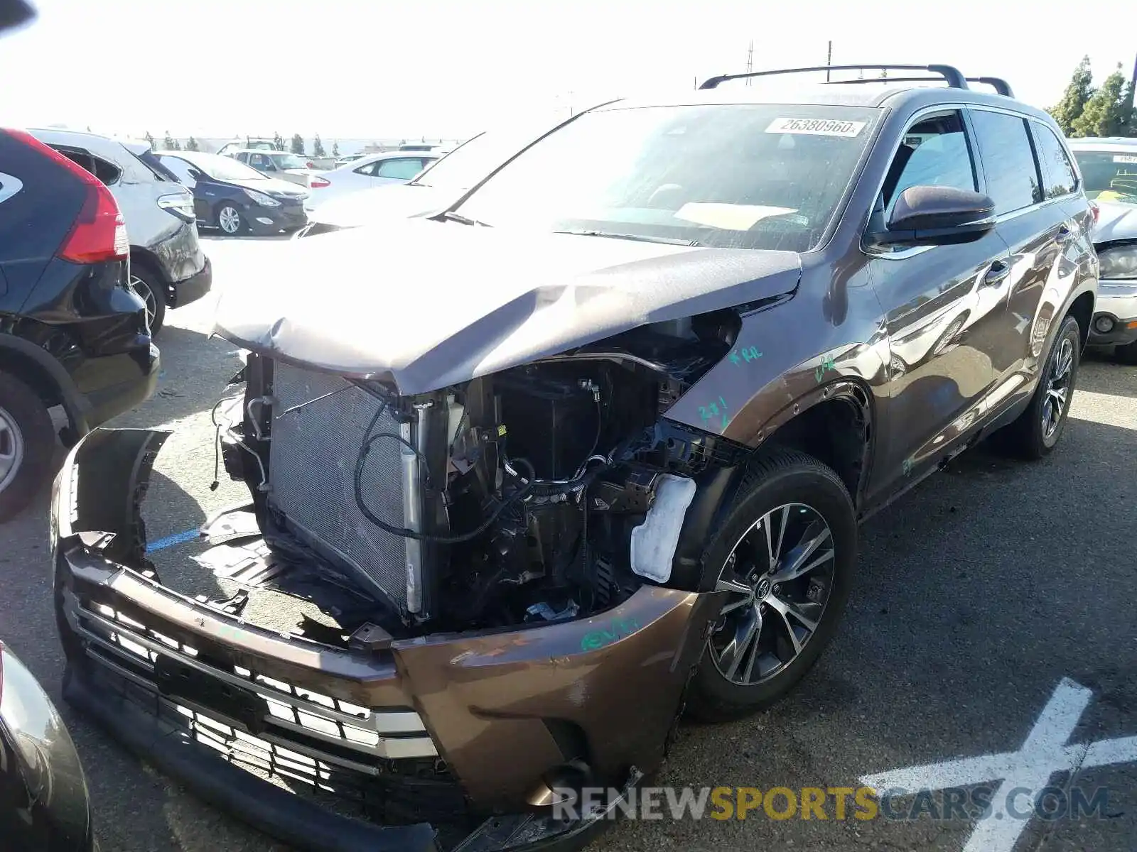 2 Photograph of a damaged car 5TDZZRFH2KS331497 TOYOTA HIGHLANDER 2019