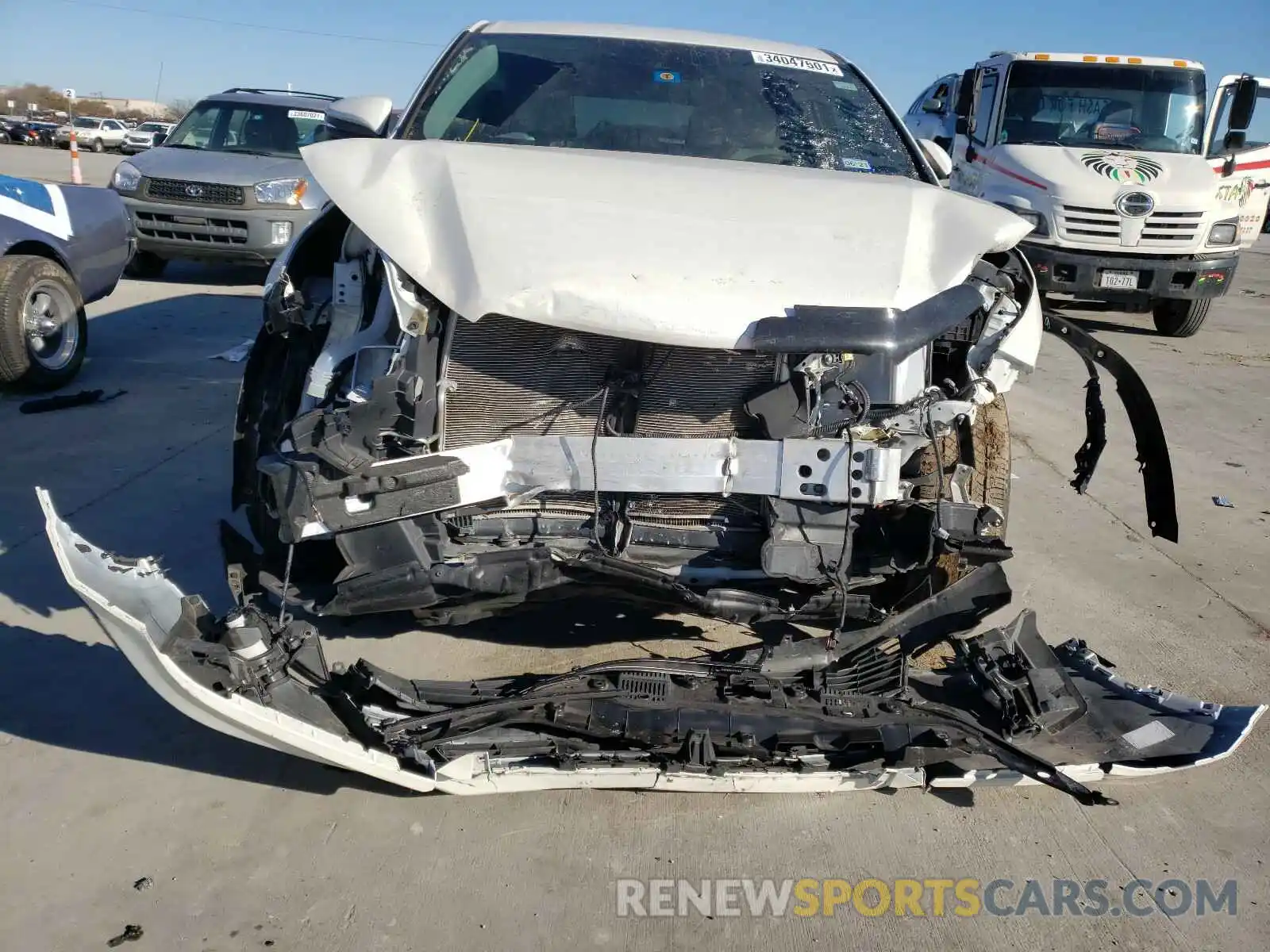 9 Photograph of a damaged car 5TDZZRFH2KS333945 TOYOTA HIGHLANDER 2019