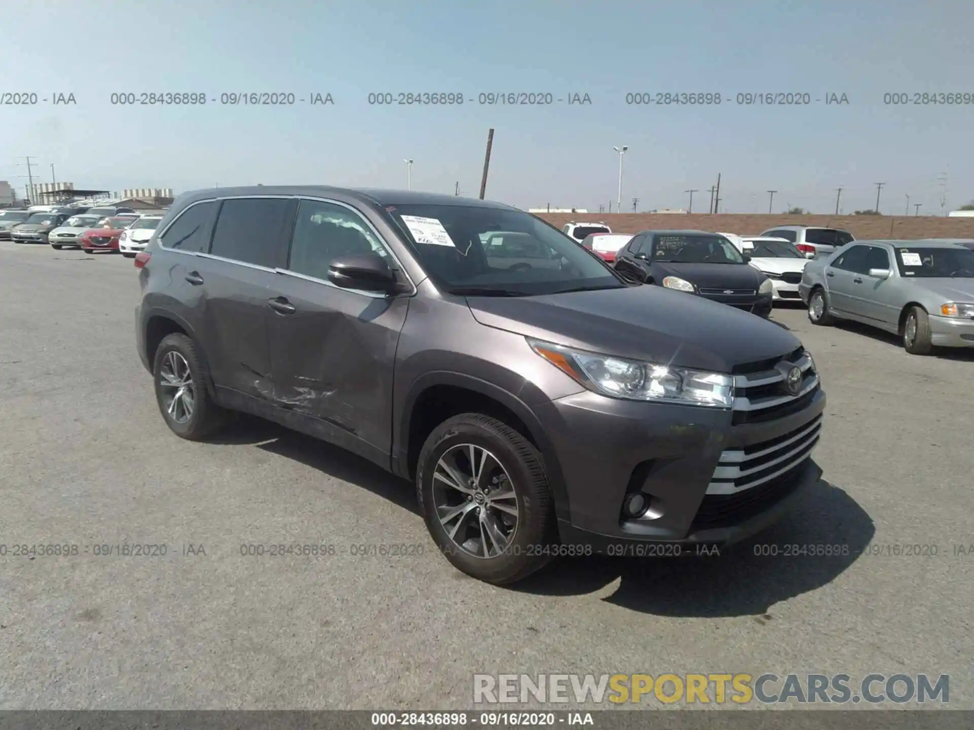 1 Photograph of a damaged car 5TDZZRFH2KS336179 TOYOTA HIGHLANDER 2019