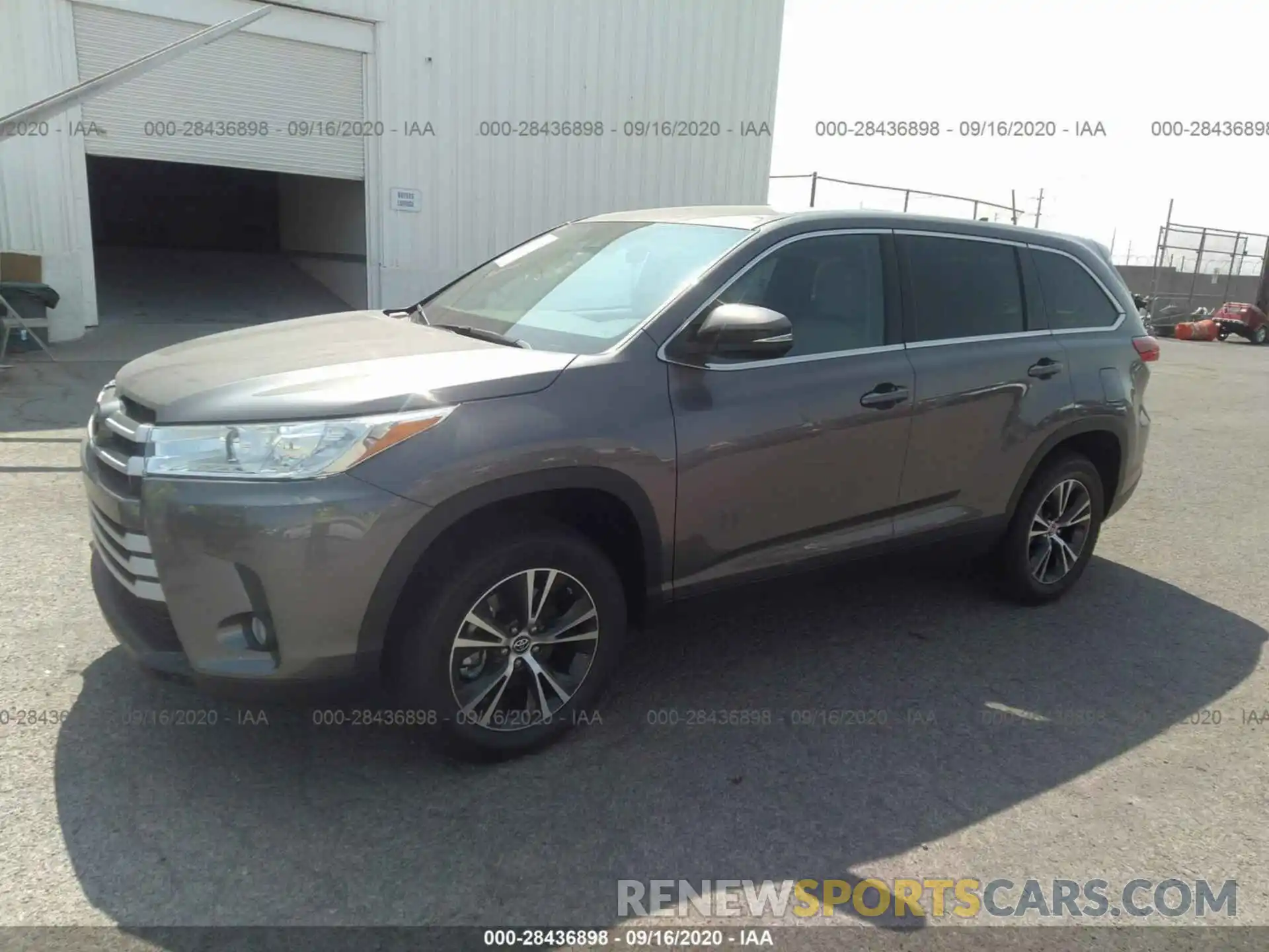 2 Photograph of a damaged car 5TDZZRFH2KS336179 TOYOTA HIGHLANDER 2019