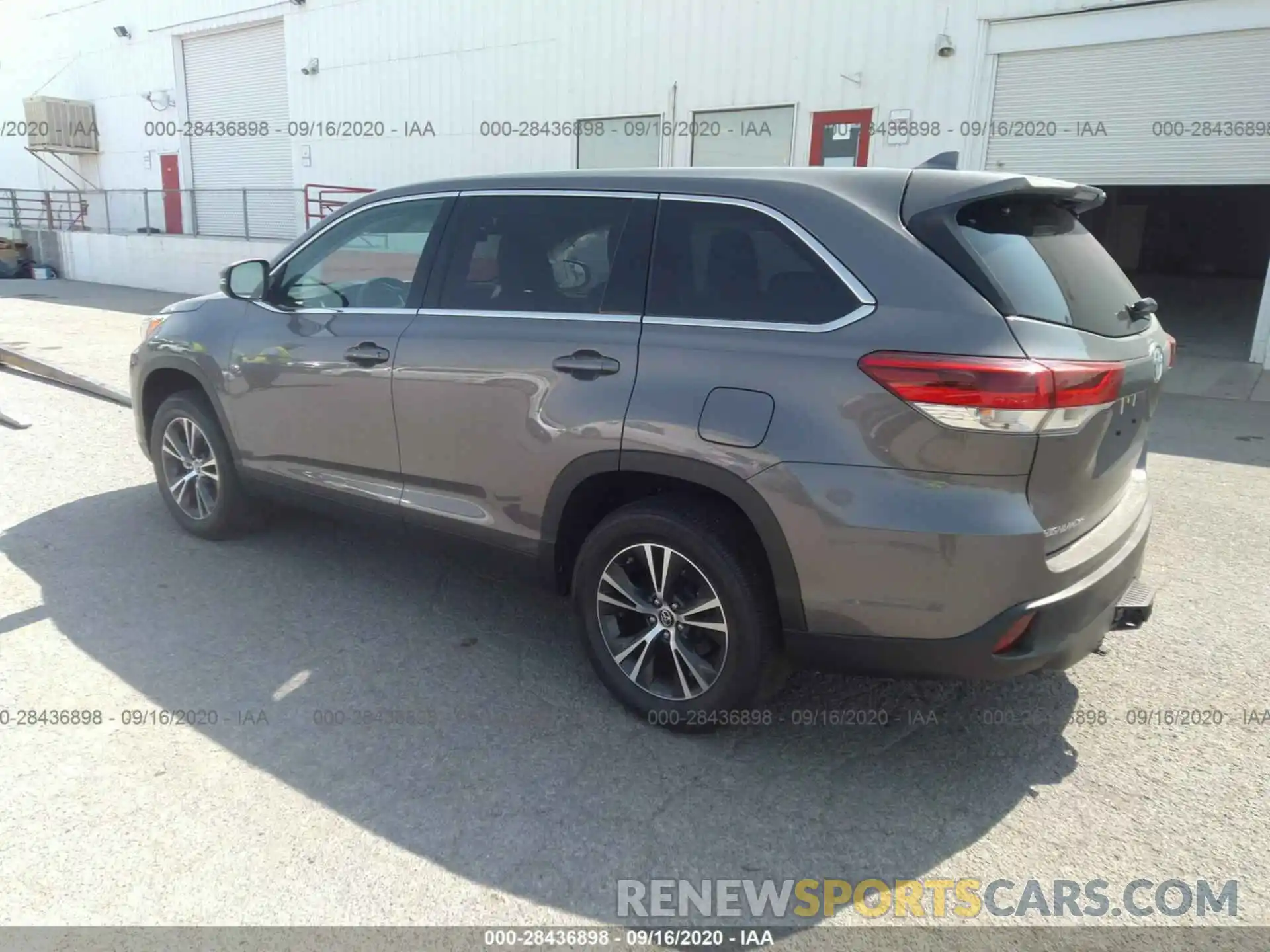 3 Photograph of a damaged car 5TDZZRFH2KS336179 TOYOTA HIGHLANDER 2019