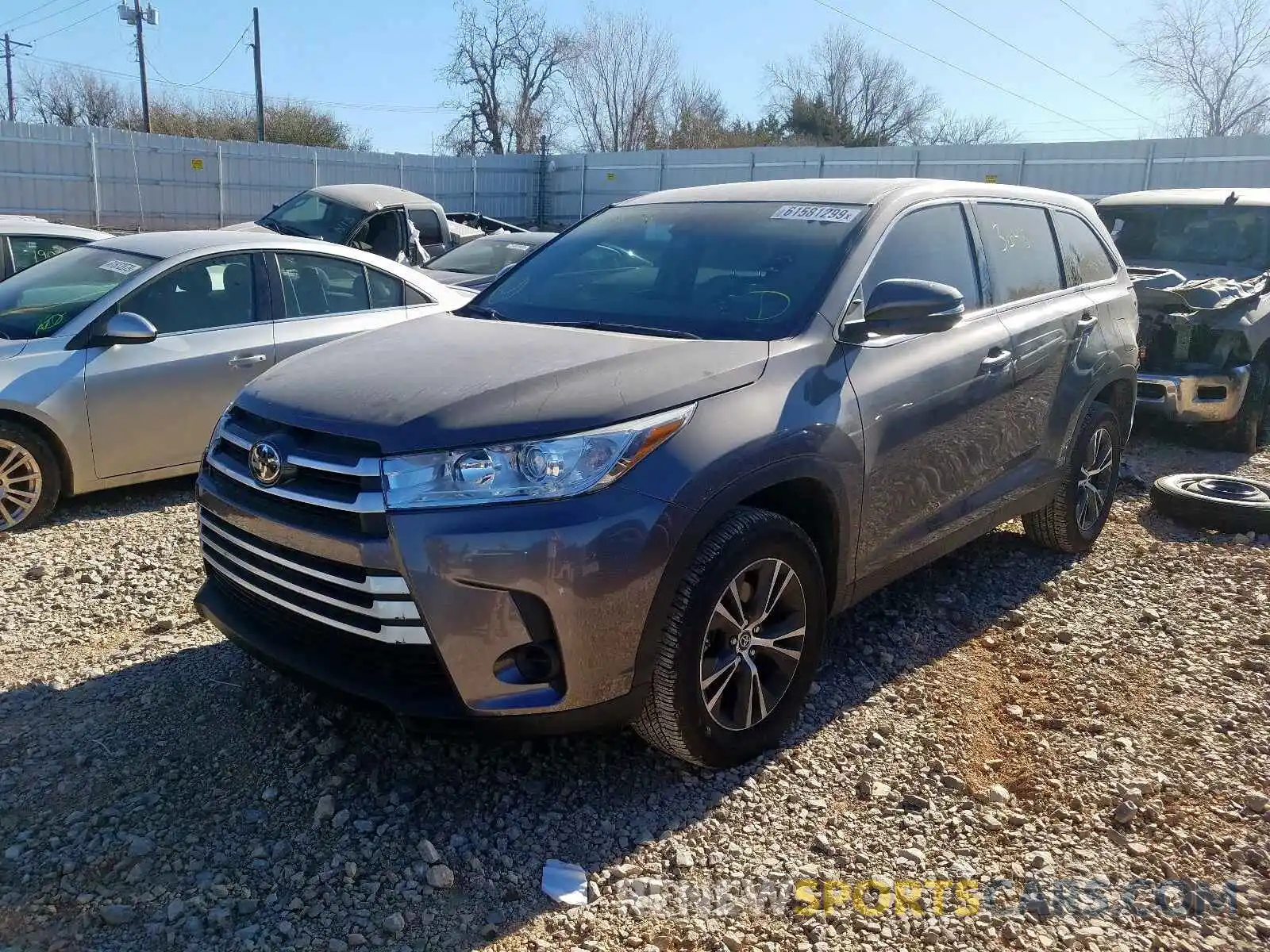 2 Photograph of a damaged car 5TDZZRFH2KS349238 TOYOTA HIGHLANDER 2019