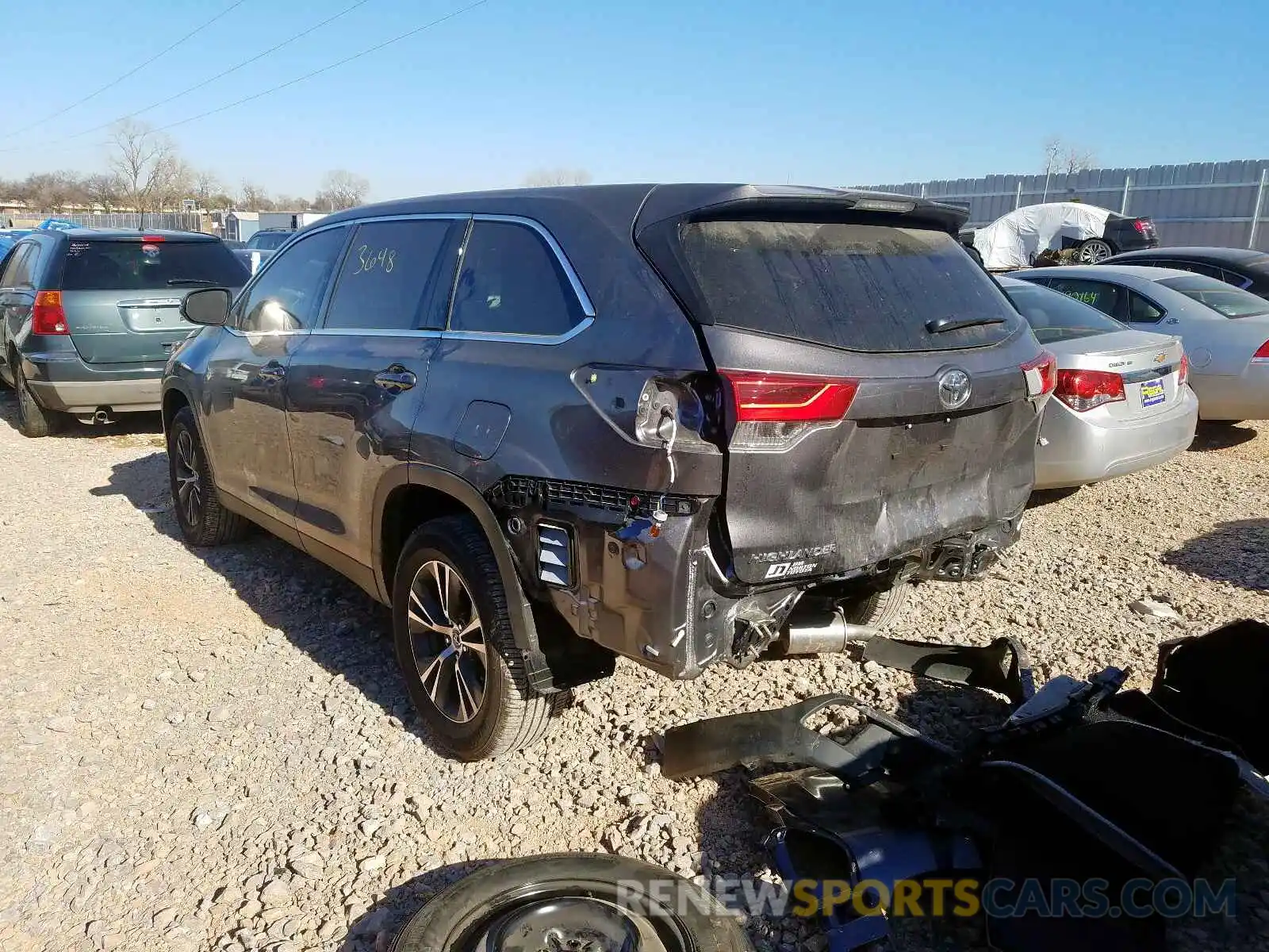 3 Photograph of a damaged car 5TDZZRFH2KS349238 TOYOTA HIGHLANDER 2019