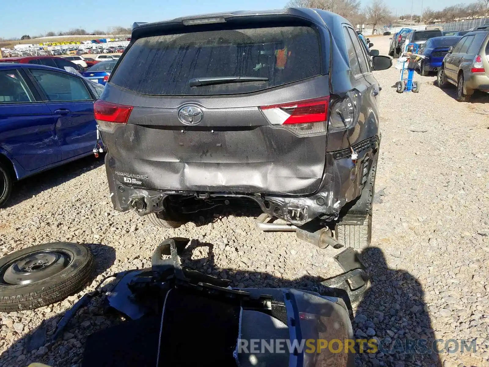 9 Photograph of a damaged car 5TDZZRFH2KS349238 TOYOTA HIGHLANDER 2019