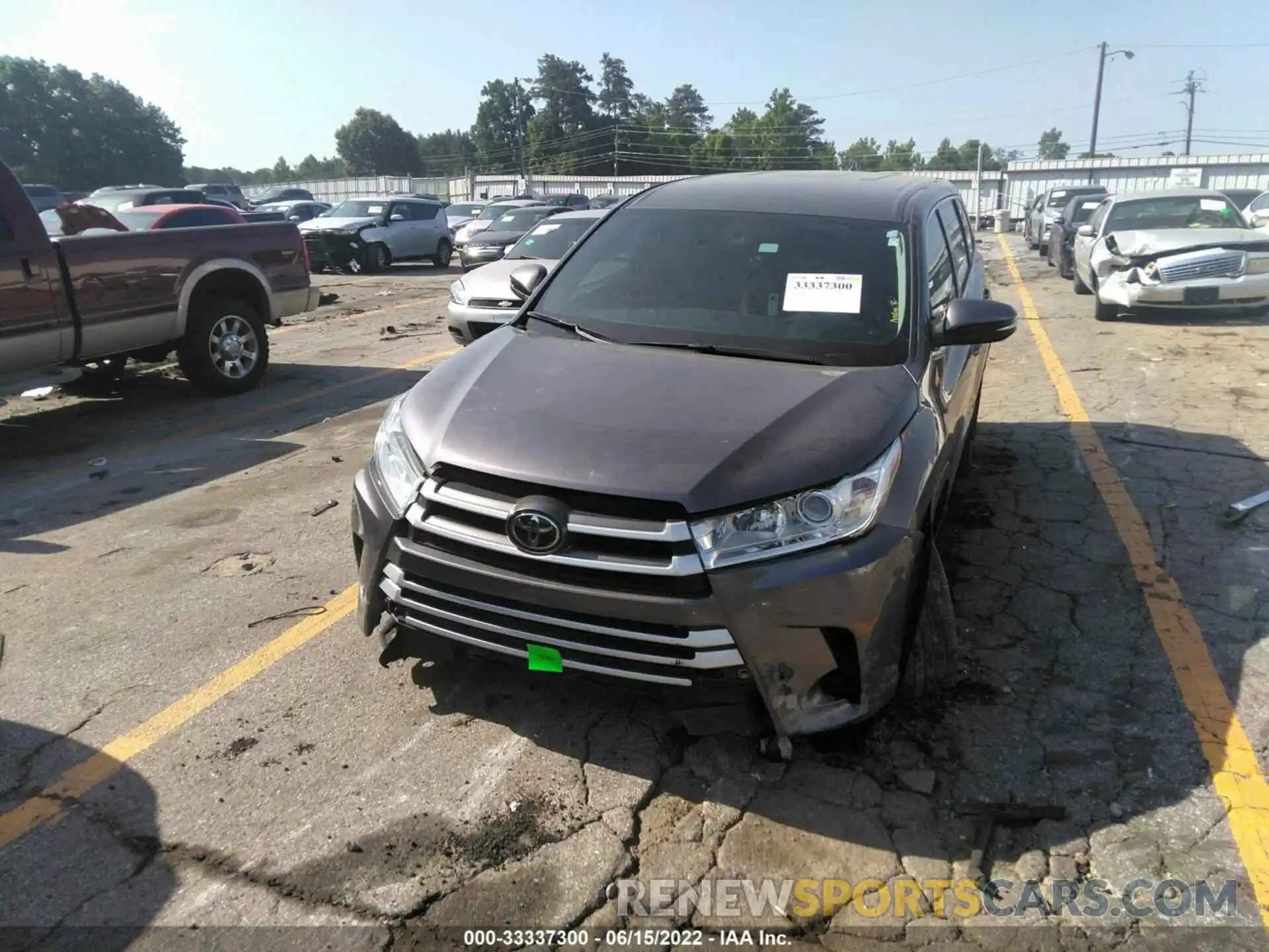 6 Photograph of a damaged car 5TDZZRFH2KS356027 TOYOTA HIGHLANDER 2019