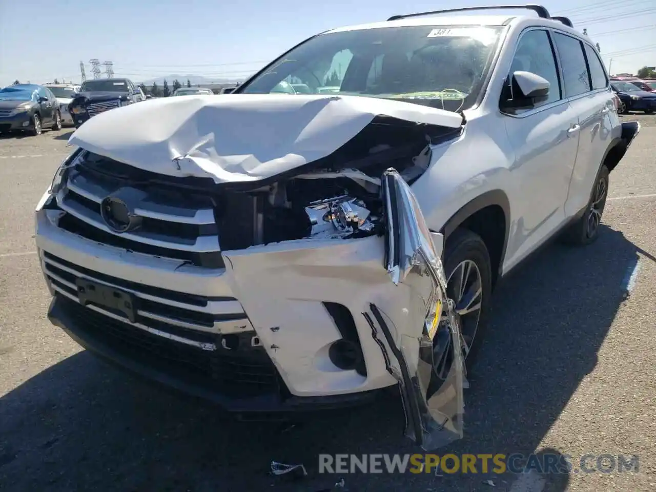 2 Photograph of a damaged car 5TDZZRFH2KS361602 TOYOTA HIGHLANDER 2019