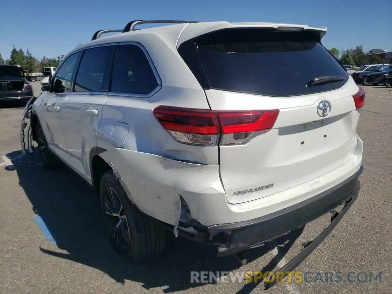 3 Photograph of a damaged car 5TDZZRFH2KS361602 TOYOTA HIGHLANDER 2019