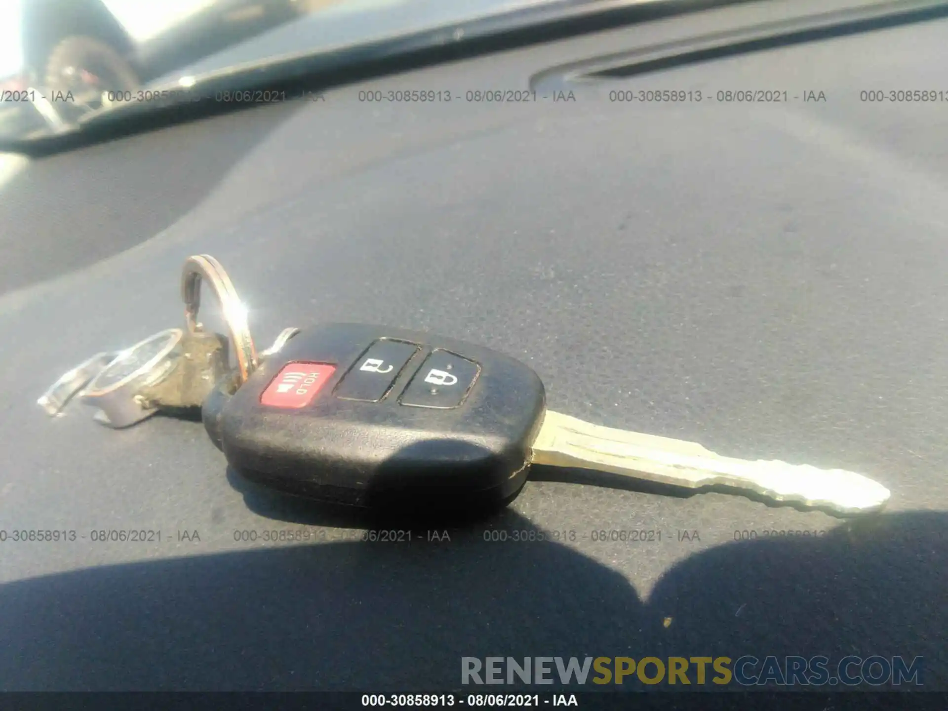 11 Photograph of a damaged car 5TDZZRFH2KS367304 TOYOTA HIGHLANDER 2019