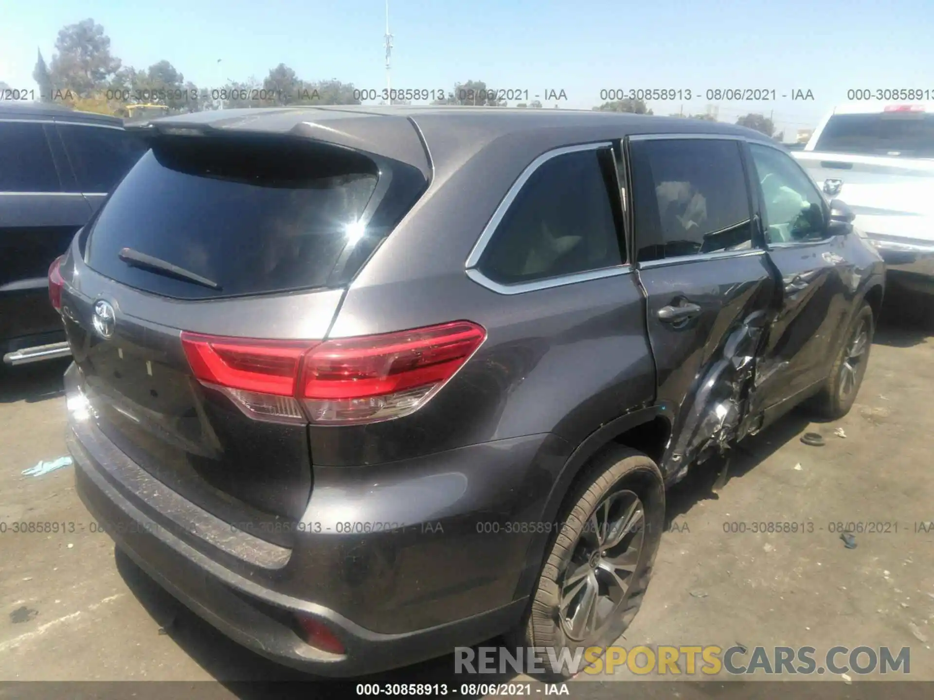 4 Photograph of a damaged car 5TDZZRFH2KS367304 TOYOTA HIGHLANDER 2019