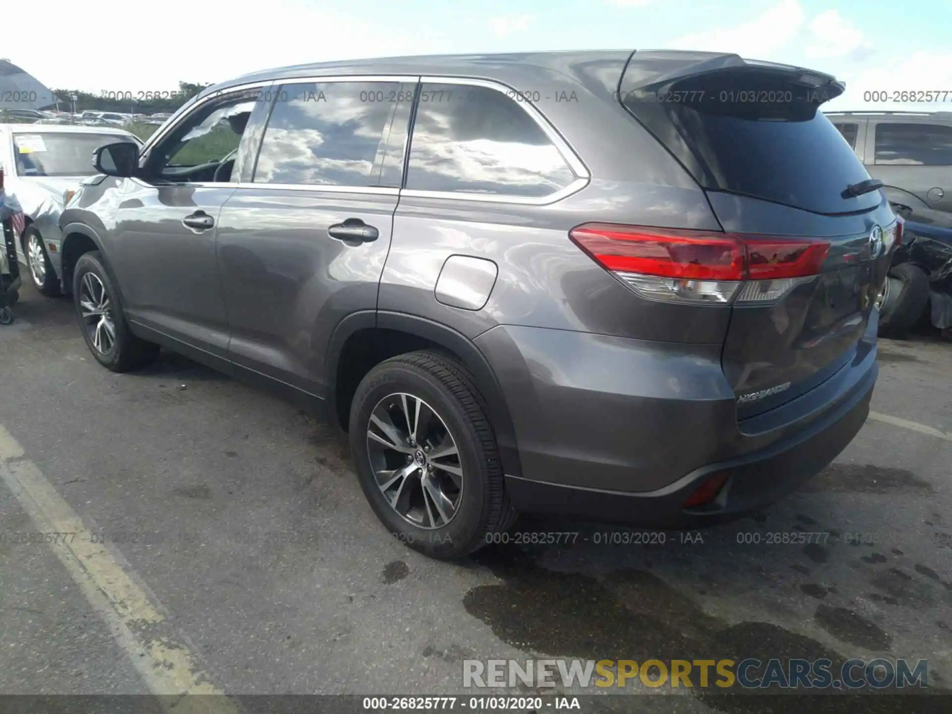 3 Photograph of a damaged car 5TDZZRFH3KS289339 TOYOTA HIGHLANDER 2019