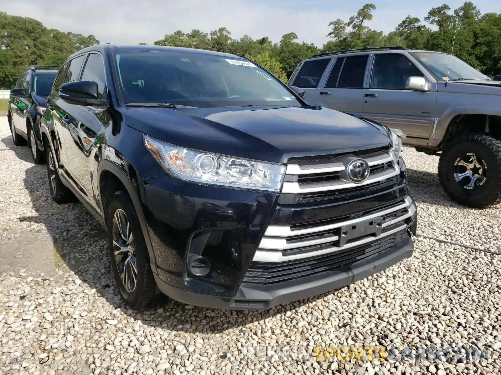 1 Photograph of a damaged car 5TDZZRFH3KS292435 TOYOTA HIGHLANDER 2019