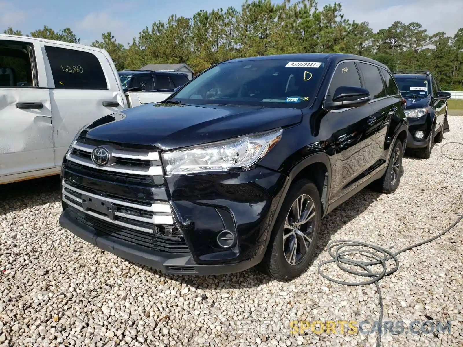 2 Photograph of a damaged car 5TDZZRFH3KS292435 TOYOTA HIGHLANDER 2019