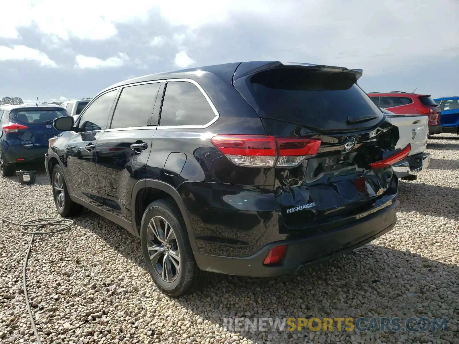 3 Photograph of a damaged car 5TDZZRFH3KS292435 TOYOTA HIGHLANDER 2019