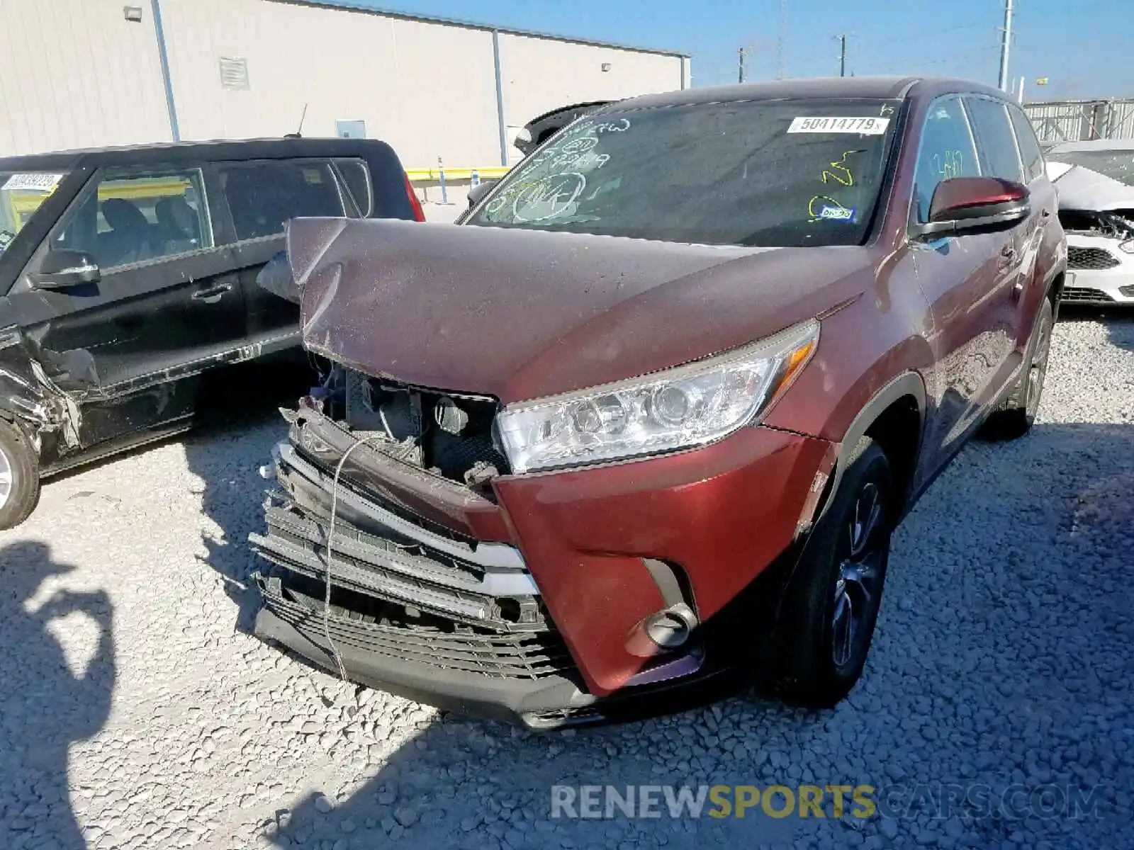 2 Photograph of a damaged car 5TDZZRFH3KS292905 TOYOTA HIGHLANDER 2019