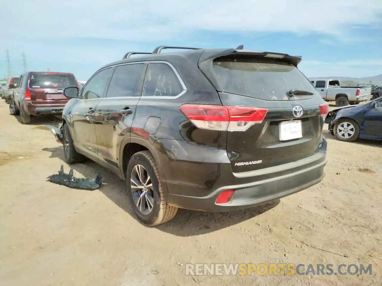 3 Photograph of a damaged car 5TDZZRFH3KS293083 TOYOTA HIGHLANDER 2019