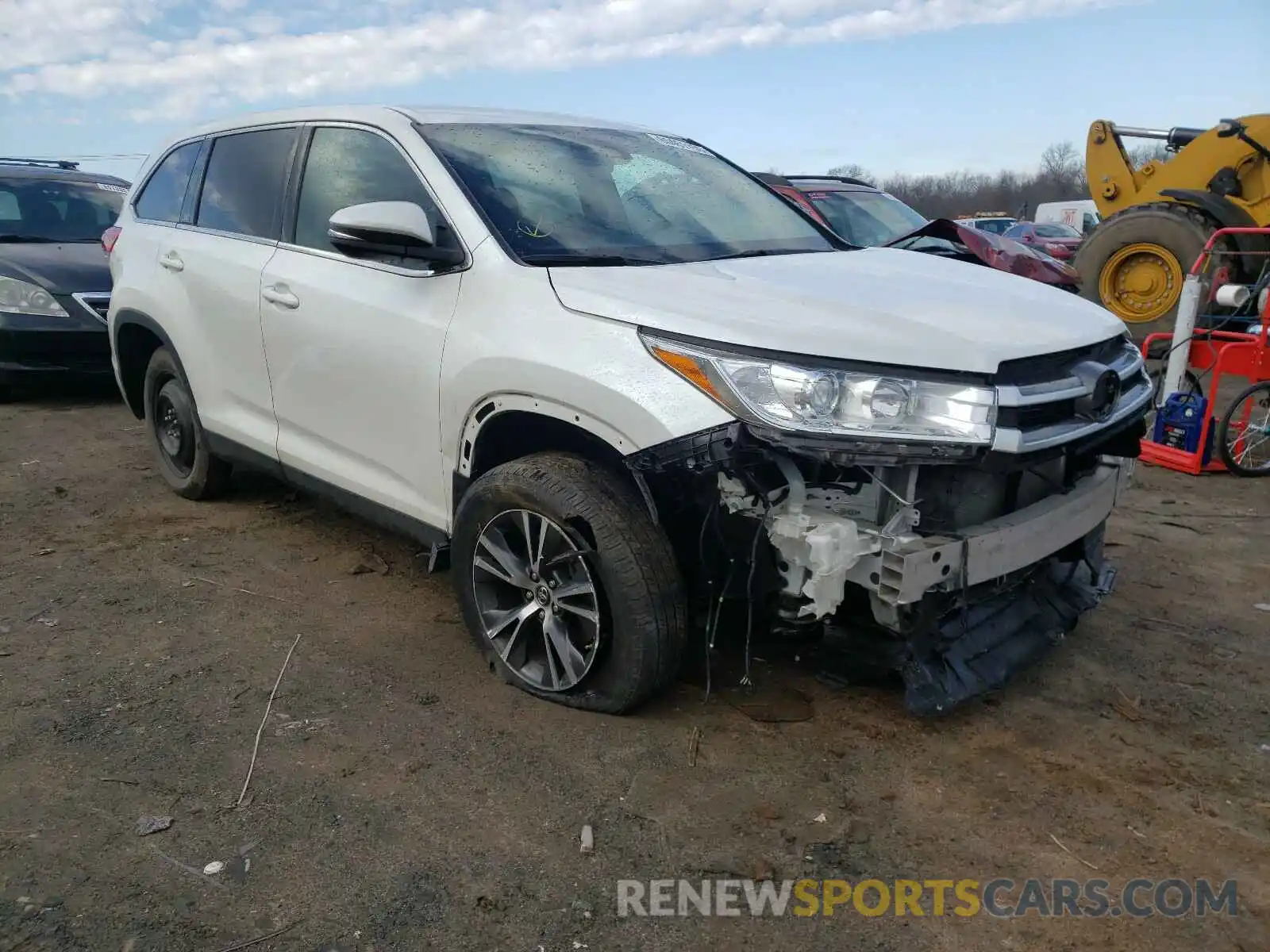 1 Photograph of a damaged car 5TDZZRFH3KS293407 TOYOTA HIGHLANDER 2019