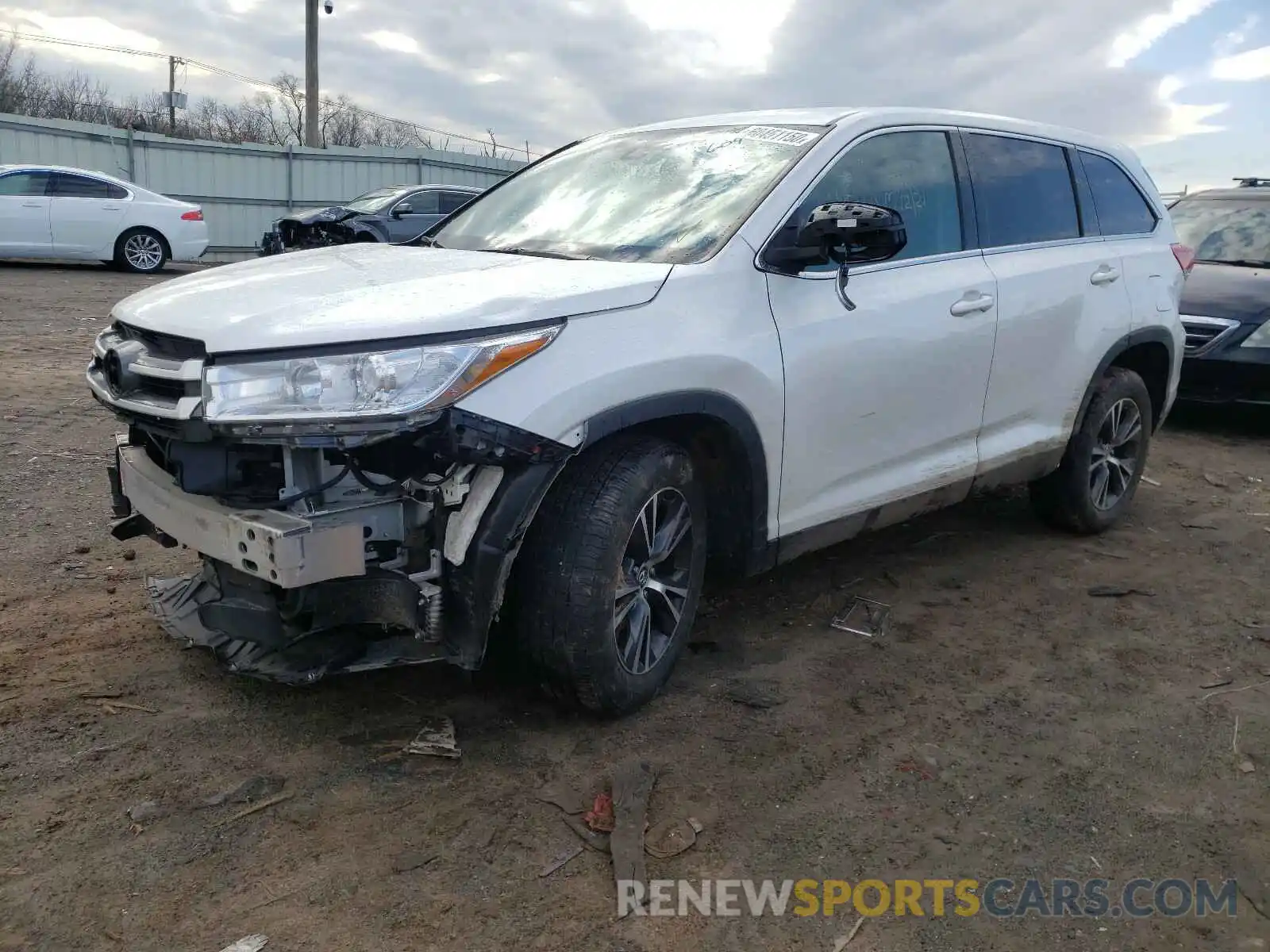 2 Photograph of a damaged car 5TDZZRFH3KS293407 TOYOTA HIGHLANDER 2019