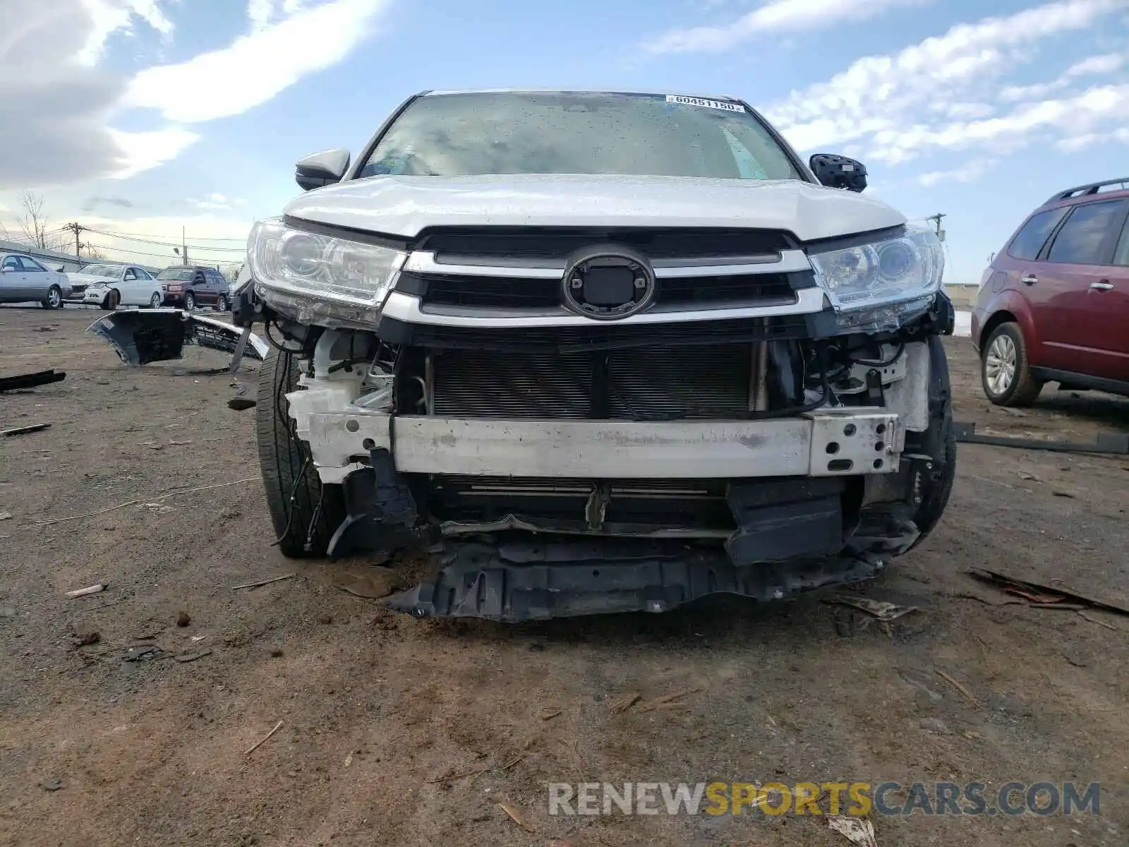 9 Photograph of a damaged car 5TDZZRFH3KS293407 TOYOTA HIGHLANDER 2019