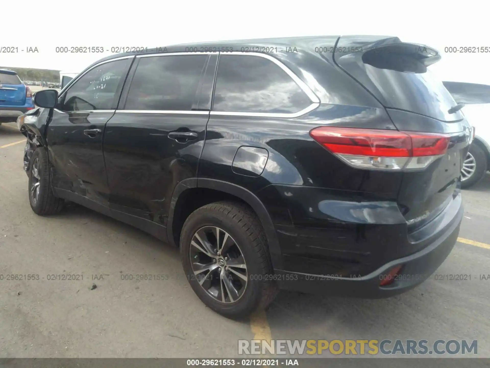 3 Photograph of a damaged car 5TDZZRFH3KS294671 TOYOTA HIGHLANDER 2019