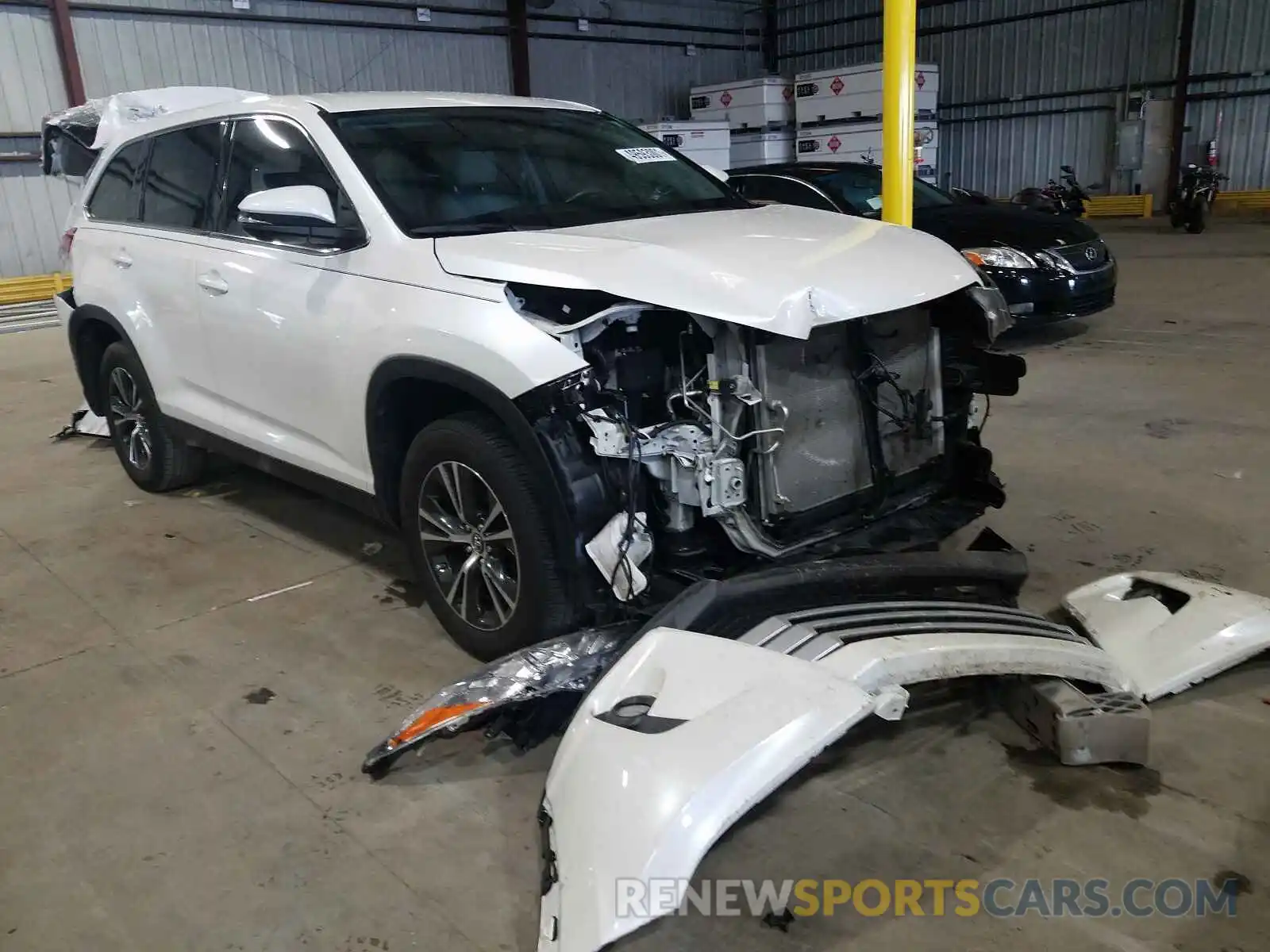 1 Photograph of a damaged car 5TDZZRFH3KS295481 TOYOTA HIGHLANDER 2019