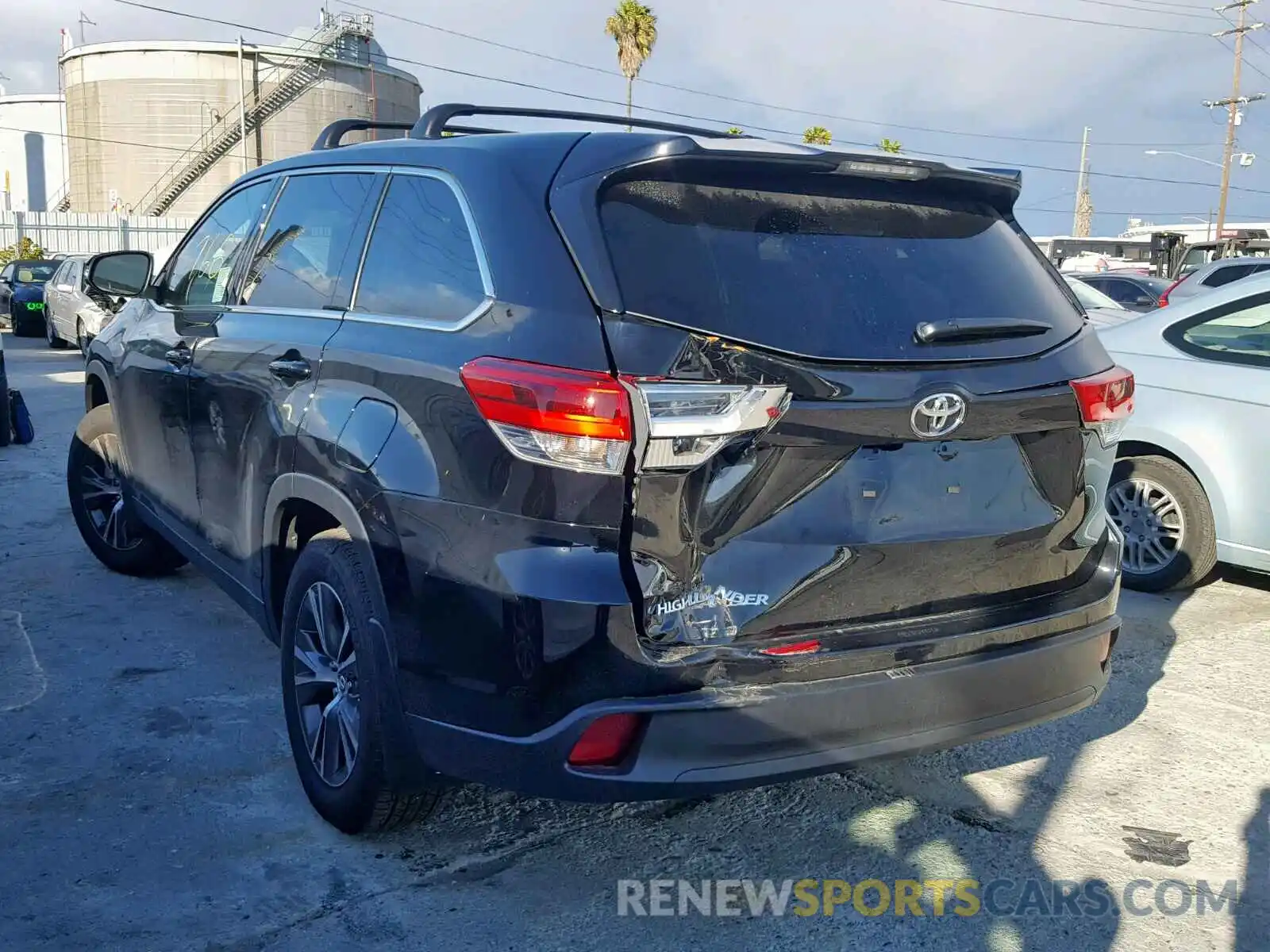 3 Photograph of a damaged car 5TDZZRFH3KS296274 TOYOTA HIGHLANDER 2019