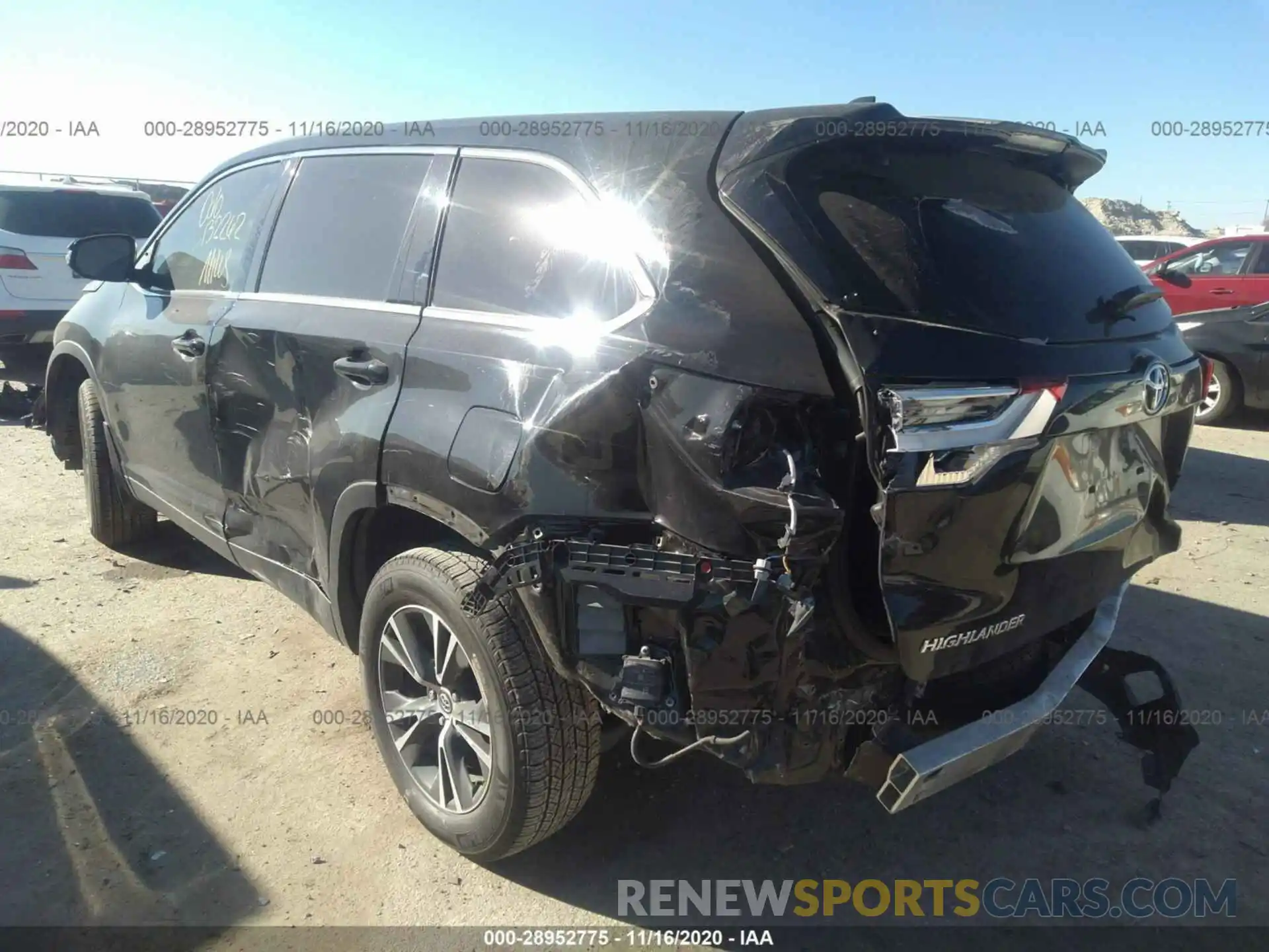 3 Photograph of a damaged car 5TDZZRFH3KS297358 TOYOTA HIGHLANDER 2019